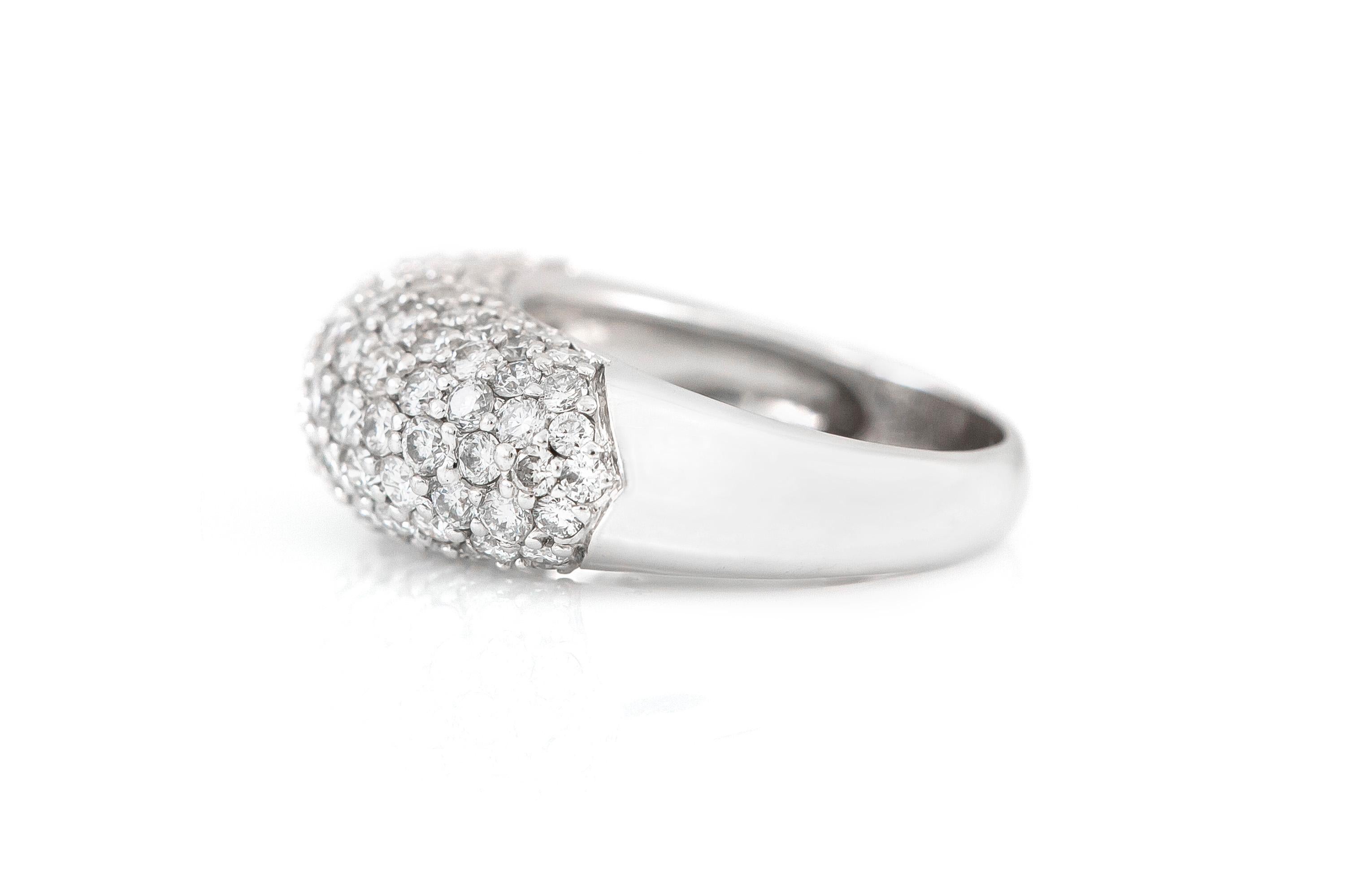 The ring is finely crafted in 18k white gold with diamonds weighing approximately total of 3.46 carat.
Circa 2000.
