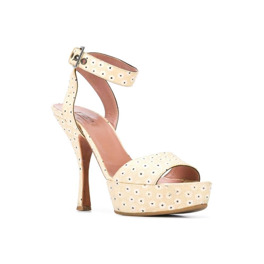 Alaïa high heeled sandals with platform in pastel yellow genuine leather with white flowers motif, adjustable ankle strap and open toe.

Size: 36,5 EU

Heels: 12,5 cm
Platform: 4 cm

Product code: A5026

Composition: Leather

Made in: