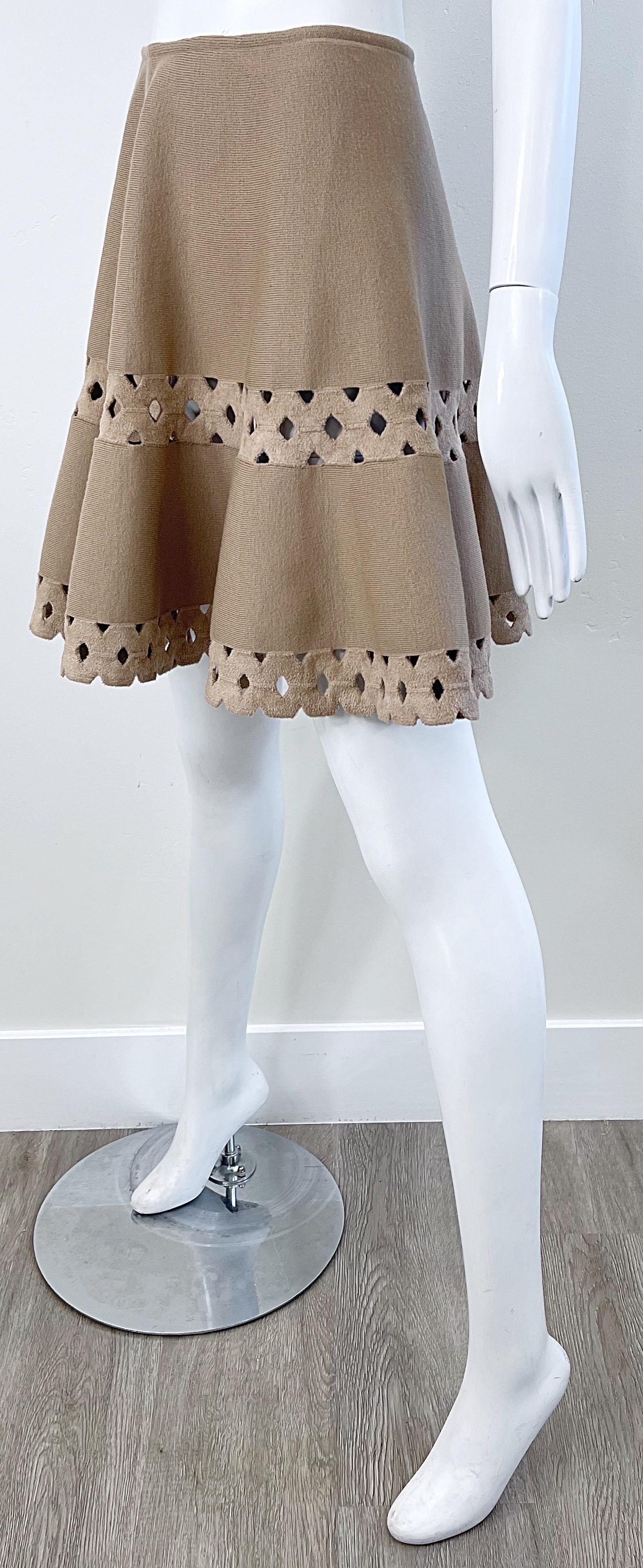 2000s Alaia Size 36 / 4 Khaki Beige Taupe Cut Out Vintage Y2K Mini Skater Skirt For Sale 2
