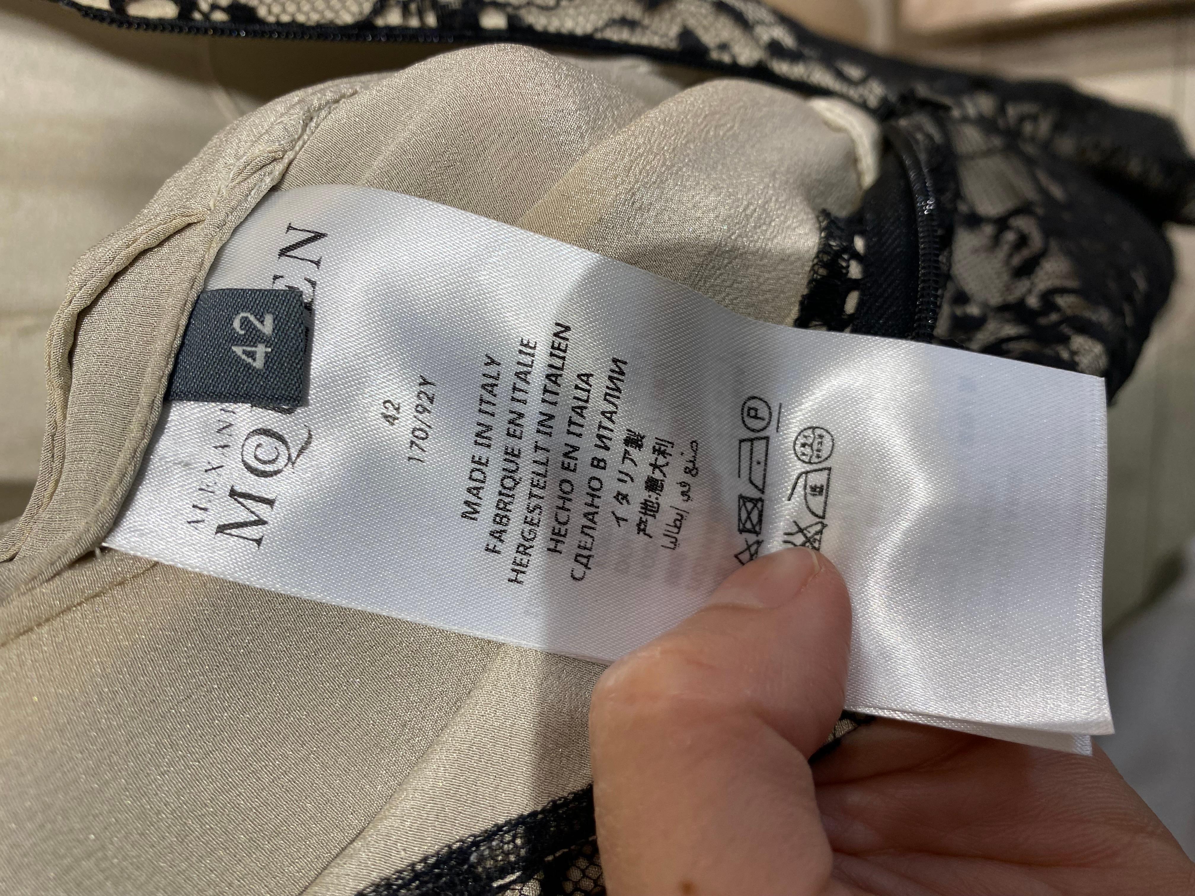 2000s Alexander McQueen Vestido de Encaje Negro de Manga Larga Nude en venta 10