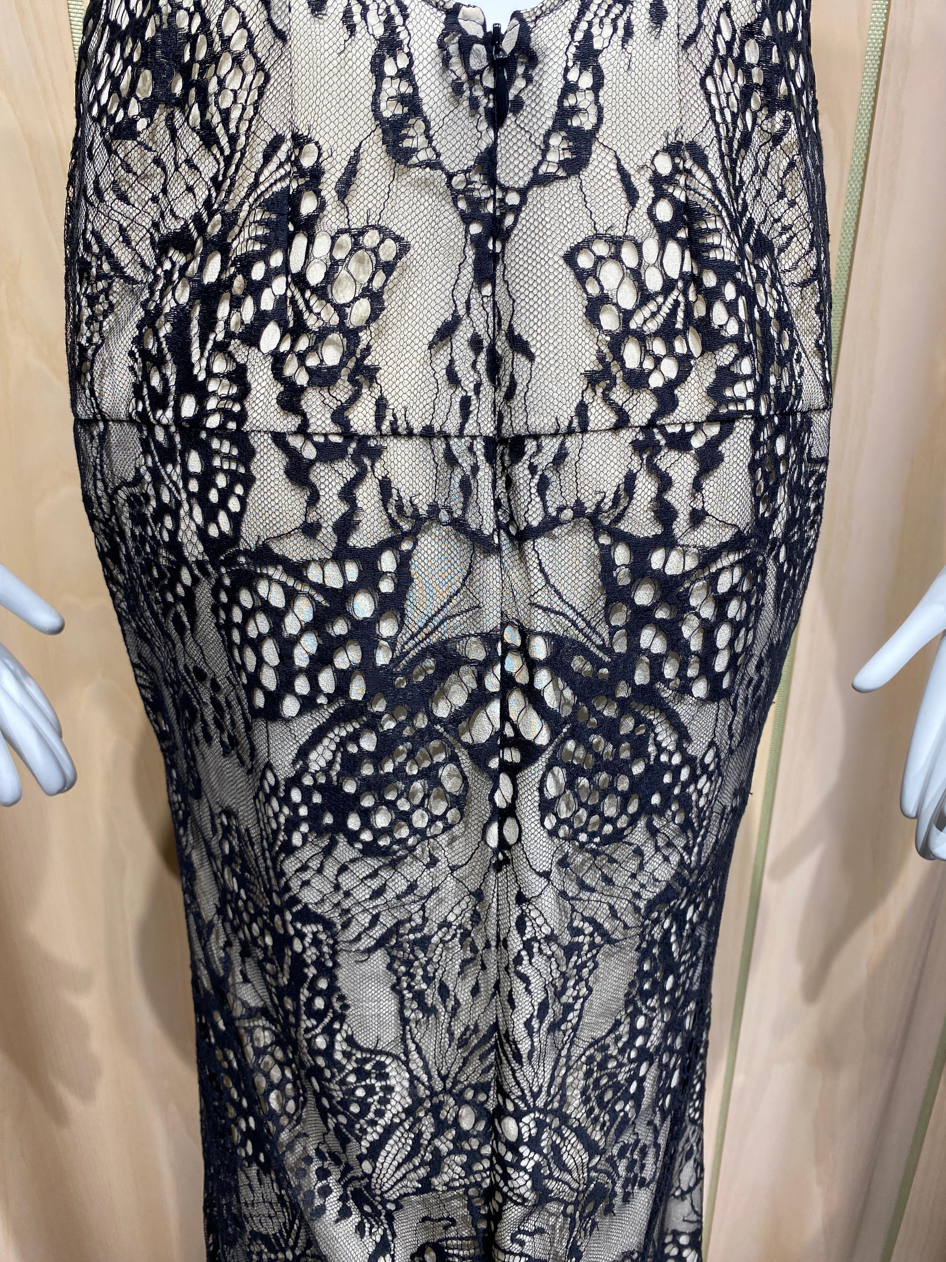 2000s Alexander McQueen Vestido de Encaje Negro de Manga Larga Nude en venta 1