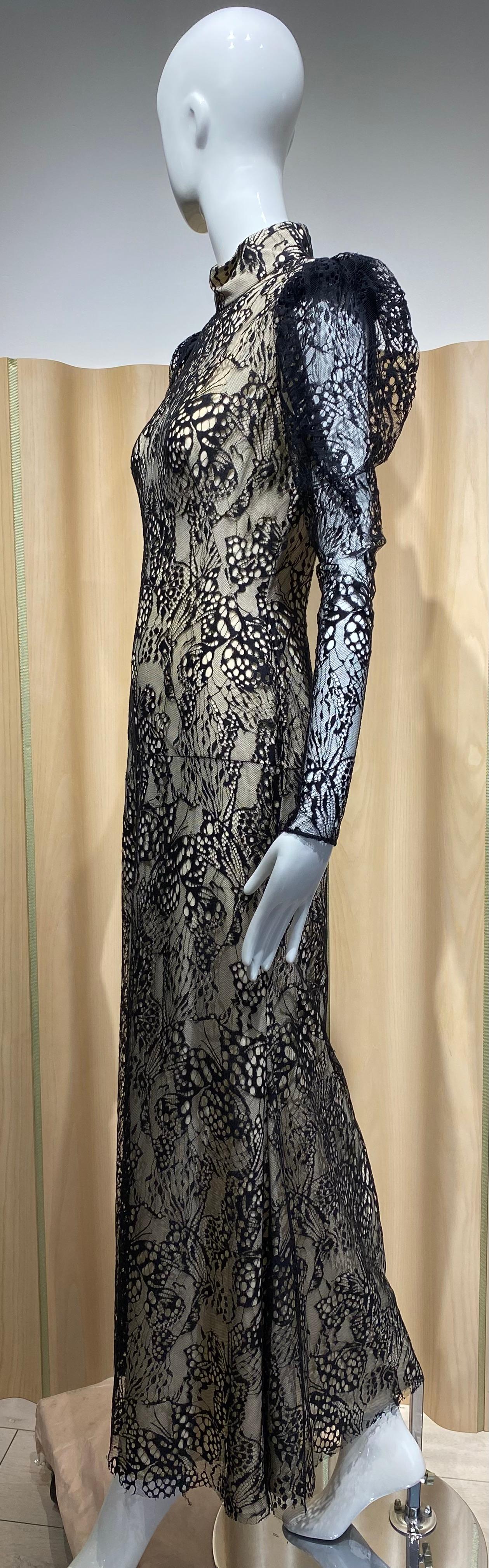 2000s Alexander McQueen Vestido de Encaje Negro de Manga Larga Nude en venta 2