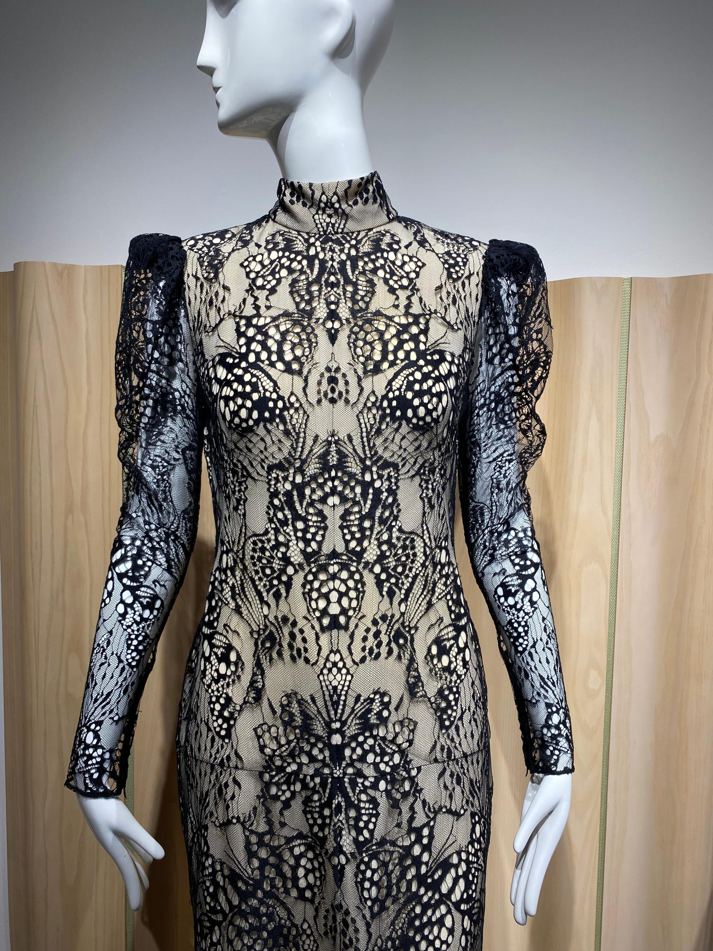 2000s Alexander McQueen Vestido de Encaje Negro de Manga Larga Nude en venta 5