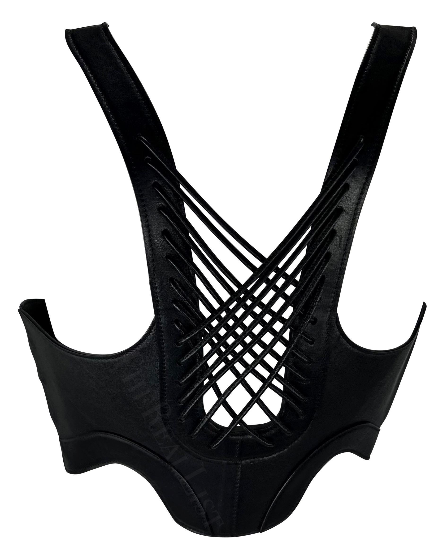 Donna 2000 Alexander McQueen Top a corsetto in pelle nera intrecciata in vendita