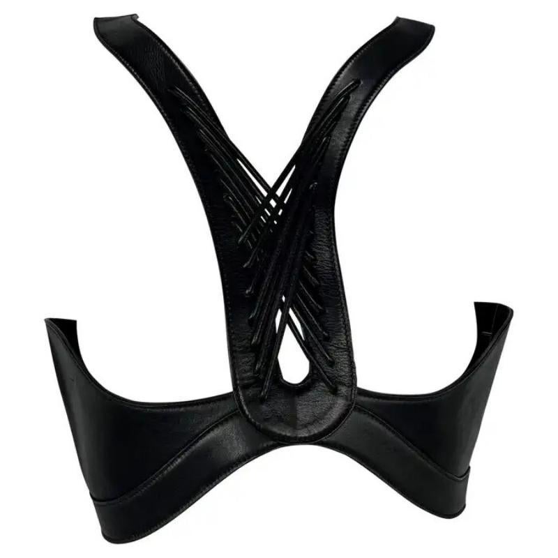 Top corsé de piel tejida Alexander McQueen negro de los años 2000 en venta