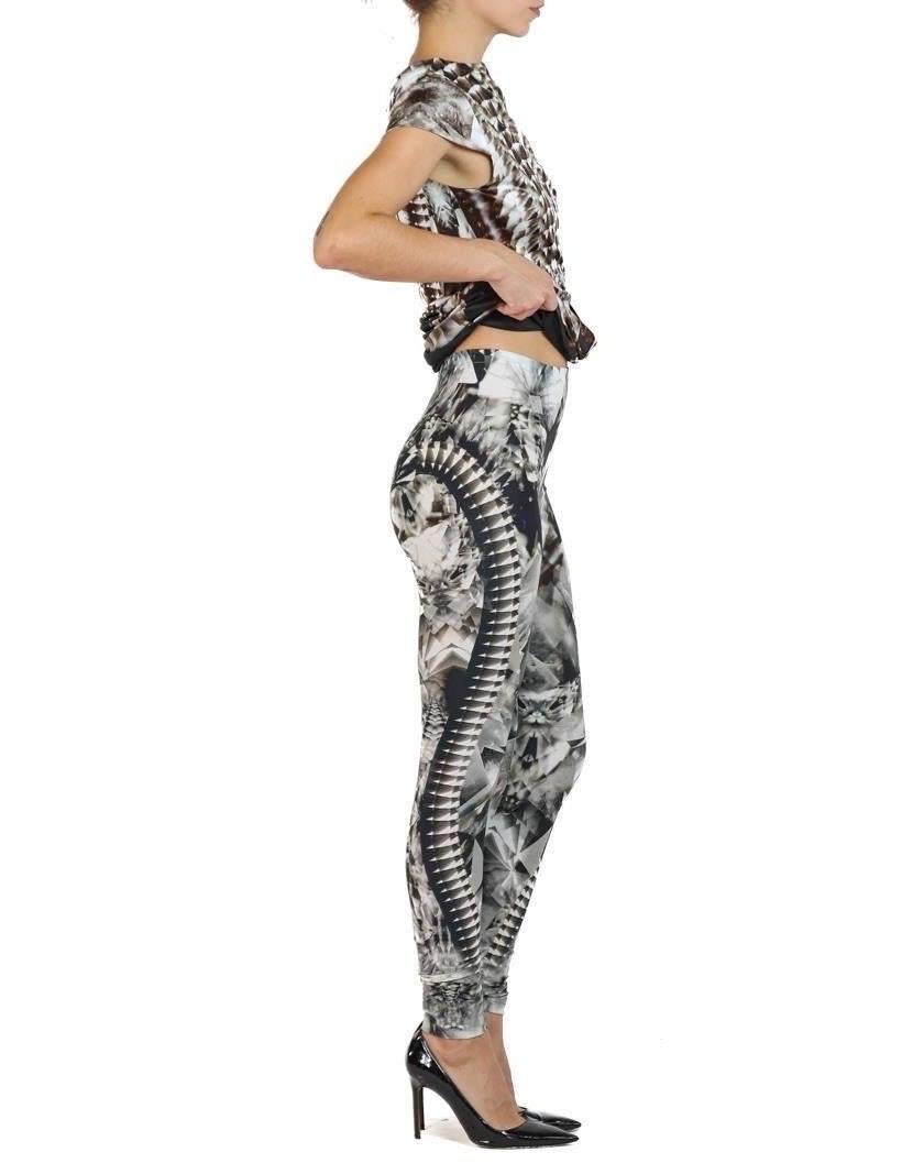 2000S Alexander Mcqueen Black & White Poly/Lycra Leggings And Tunic Top Ensembl In Excellent Condition For Sale In New York, NY