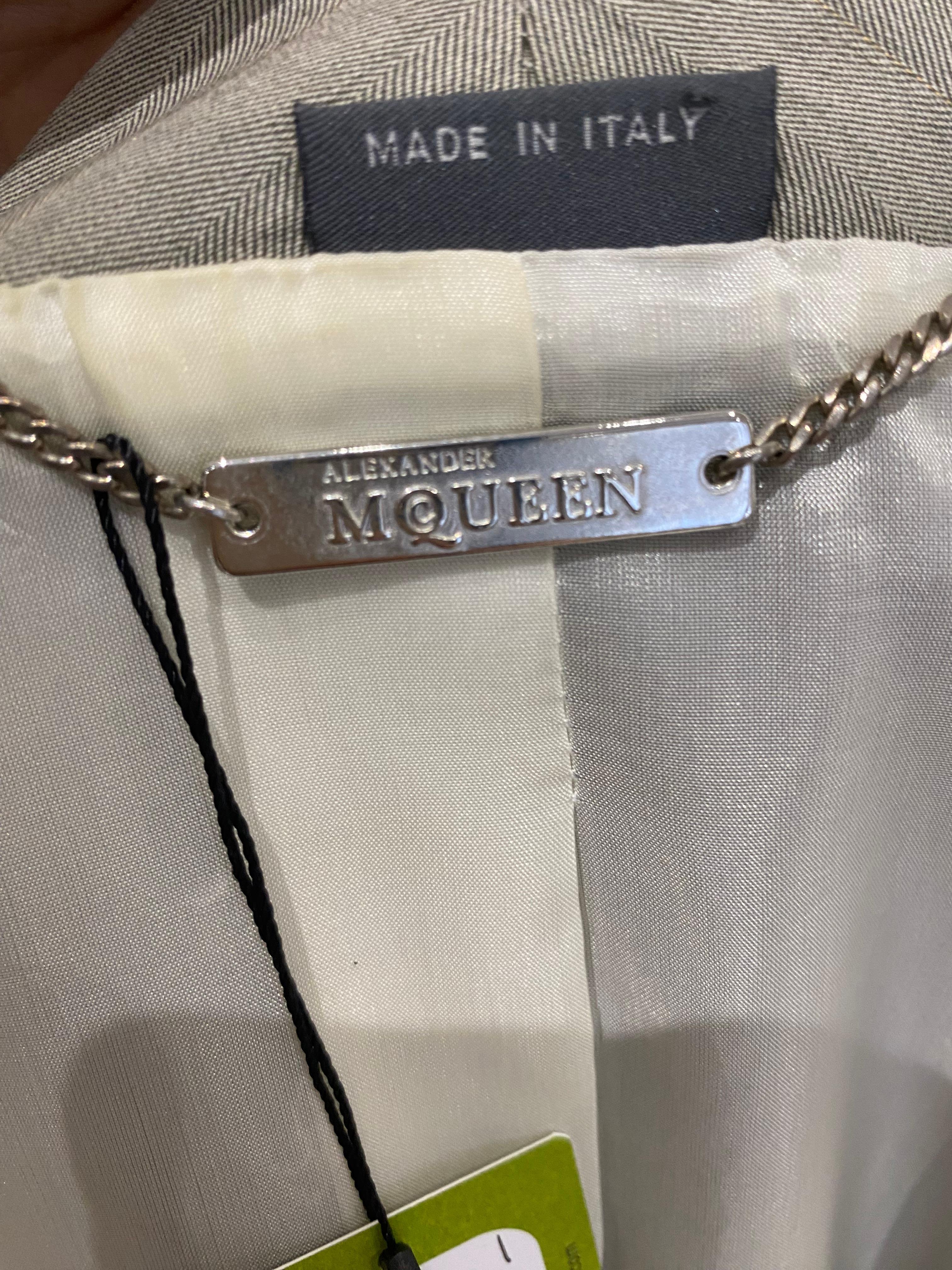 Gris Ensemble veste et pantalon ajustés des années 2000 Alexander McQueen en vente