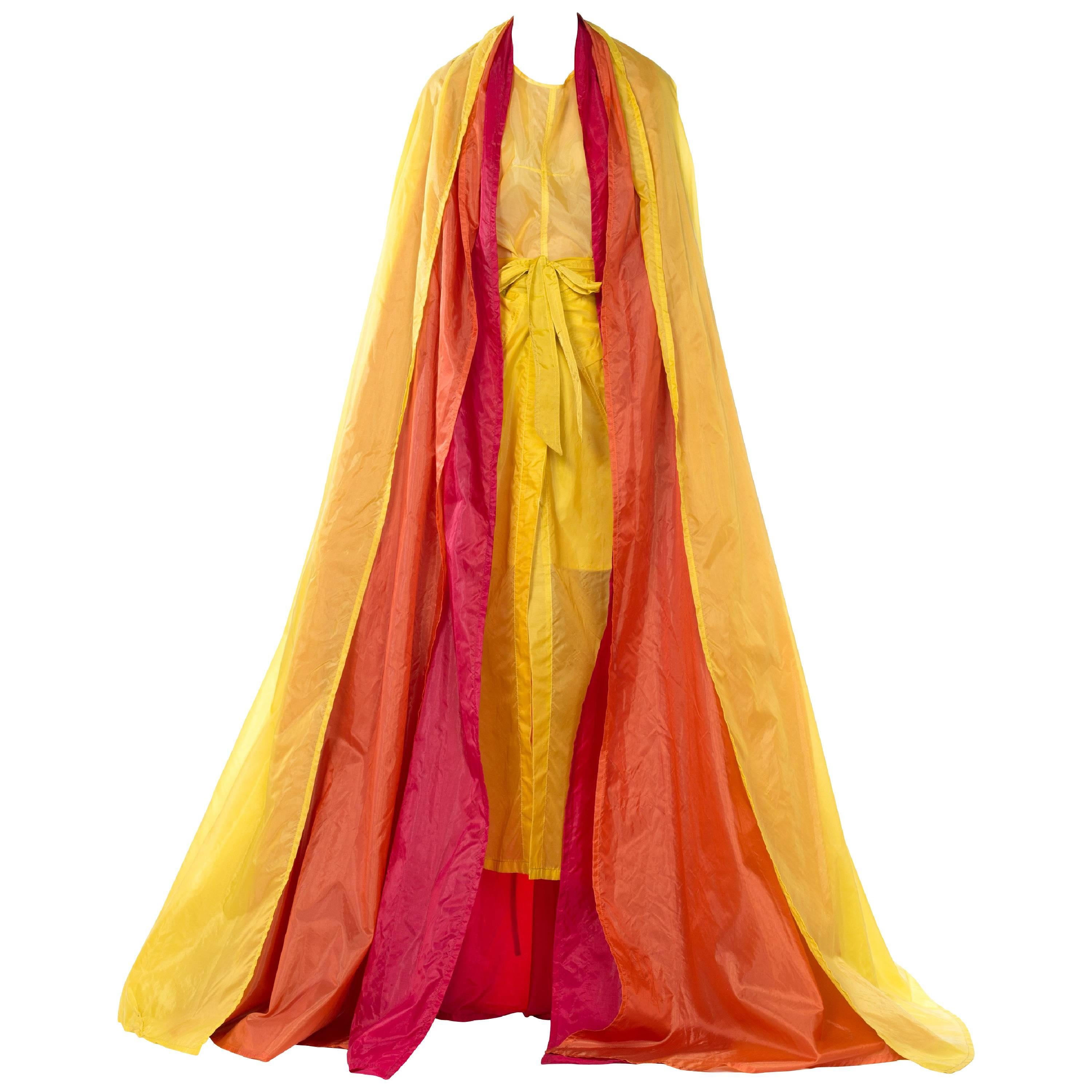 2000S ANN DEMEULEMEESTER Saco multicapa de nailon amarillo, naranja y rojo en venta