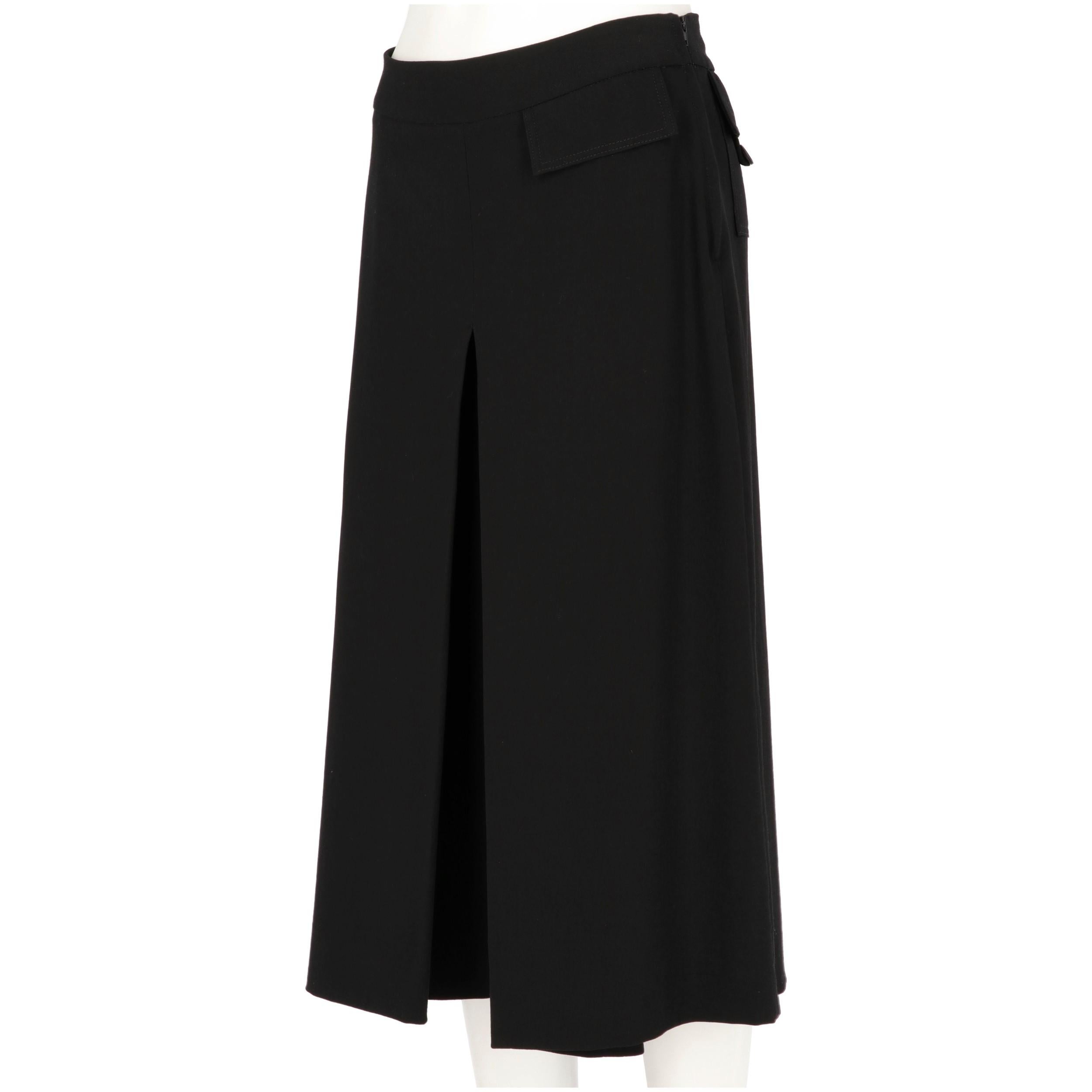Antonio Marras black wool blend culottes. Wide leg model with central cannon pleat on the front, side zip closure, faux front pocket with flap and a rear patch pocket with button. Item shows very light signs of wear on the fabric, as shown in the