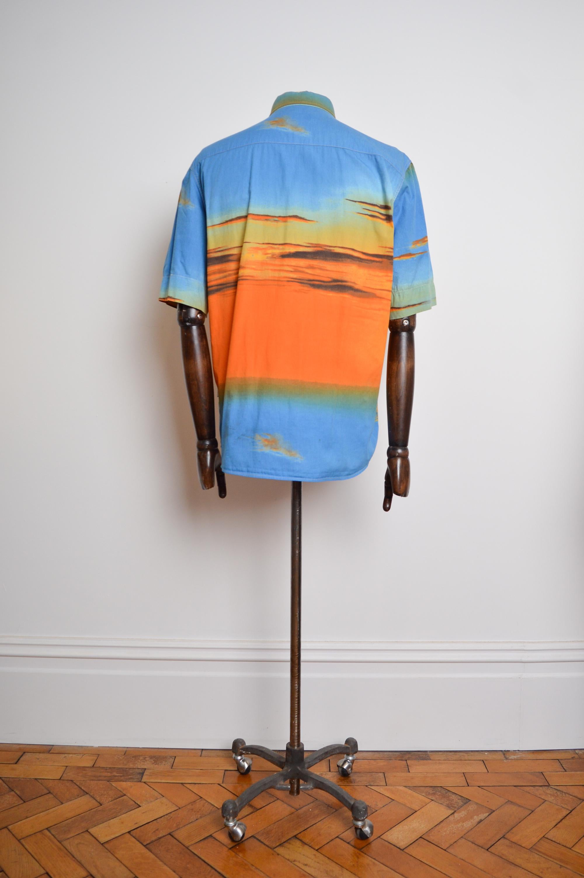 2000's Archive MOSCHINO Sonnenuntergang Druck bunte Sommer Ibiza Muster Shirt im Angebot 9