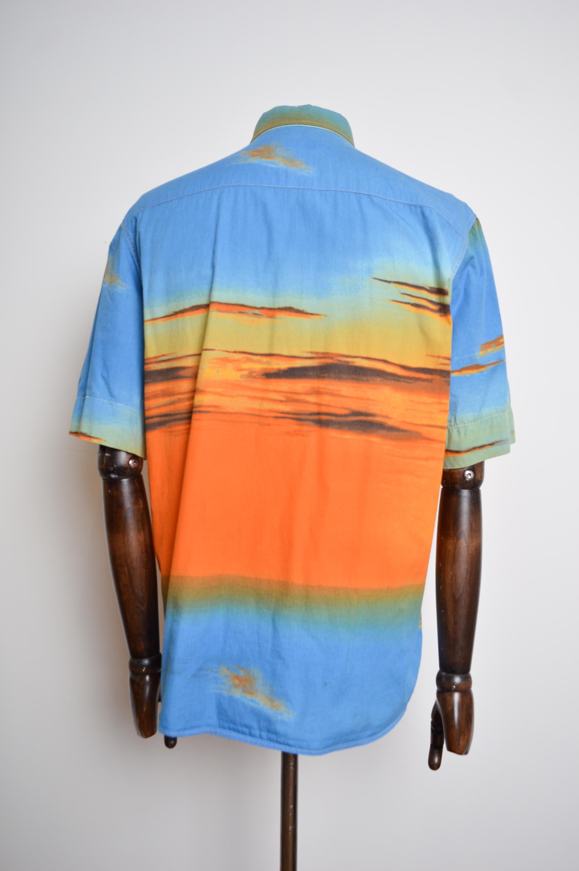 2000's Archive MOSCHINO Sonnenuntergang Druck bunte Sommer Ibiza Muster Shirt im Angebot 1