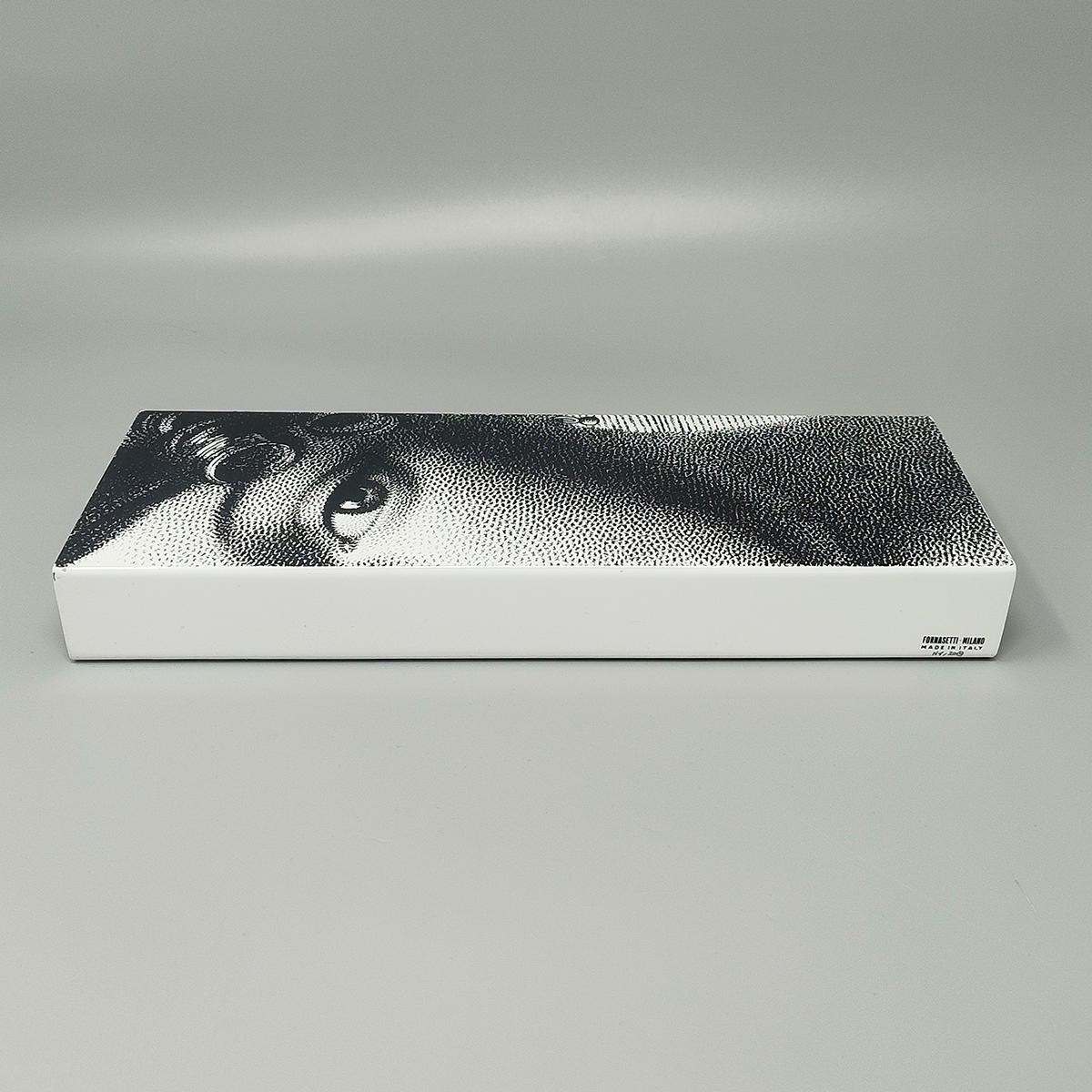 2000er Jahre Erstaunlich schwarz und weiß Fornasetti Box unterzeichnet Fornasetti. Hergestellt in Italien (Italienisch) im Angebot