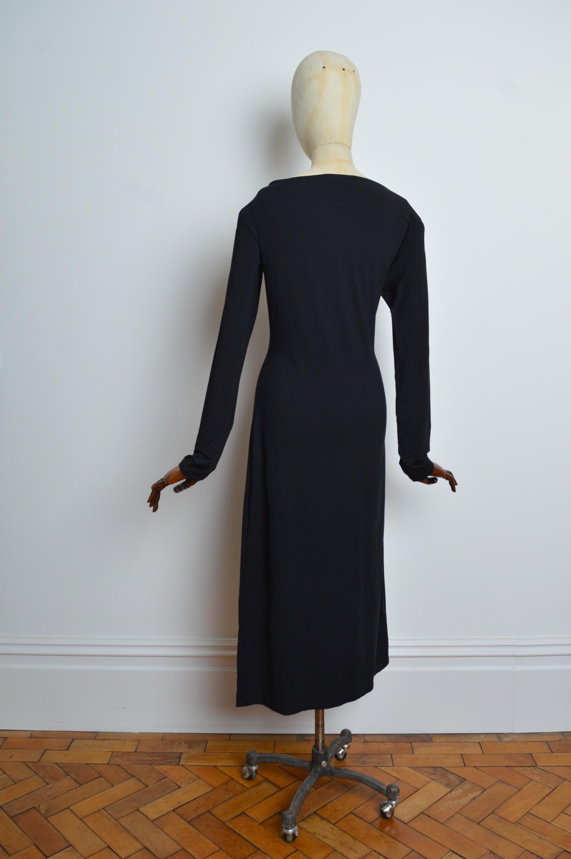 2000s Avant Guard Moschino Schwarzes langärmeliges Maxikleid mit Kleidungsapplikationen im Angebot 6