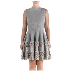 2000S AZZEDINE ALAIA Ligne A en laine mélangée gris huître  Robe avec bas en tricot Deta