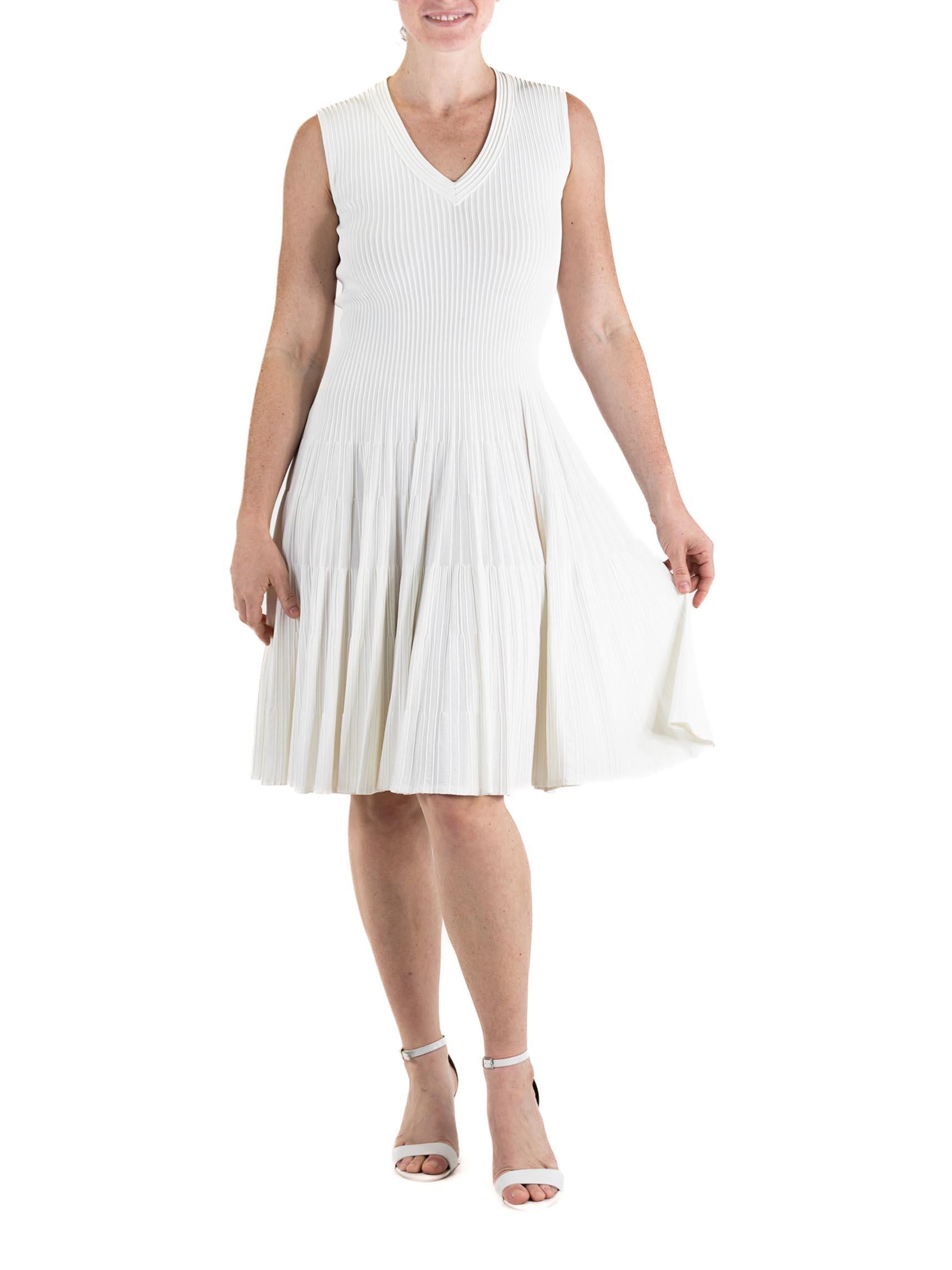 2000S AZZEDINE ALAIA White Rayon Blend V Neck Ribbed Dress For Sale 2