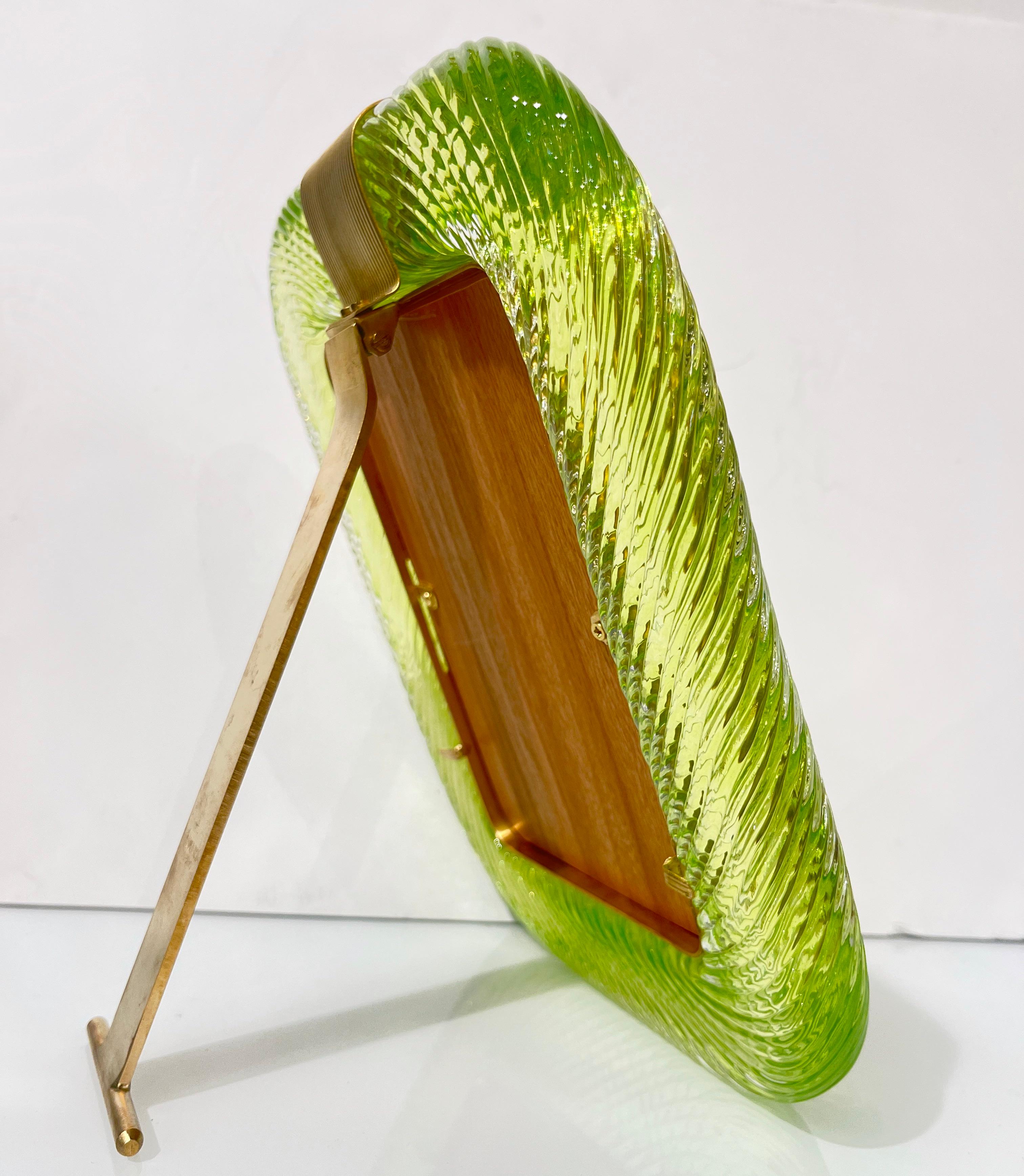 2000er Barovier Toso Italienischer Smaragdgrüner Murano Glas und Messing Bilderrahmen (21. Jahrhundert und zeitgenössisch) im Angebot