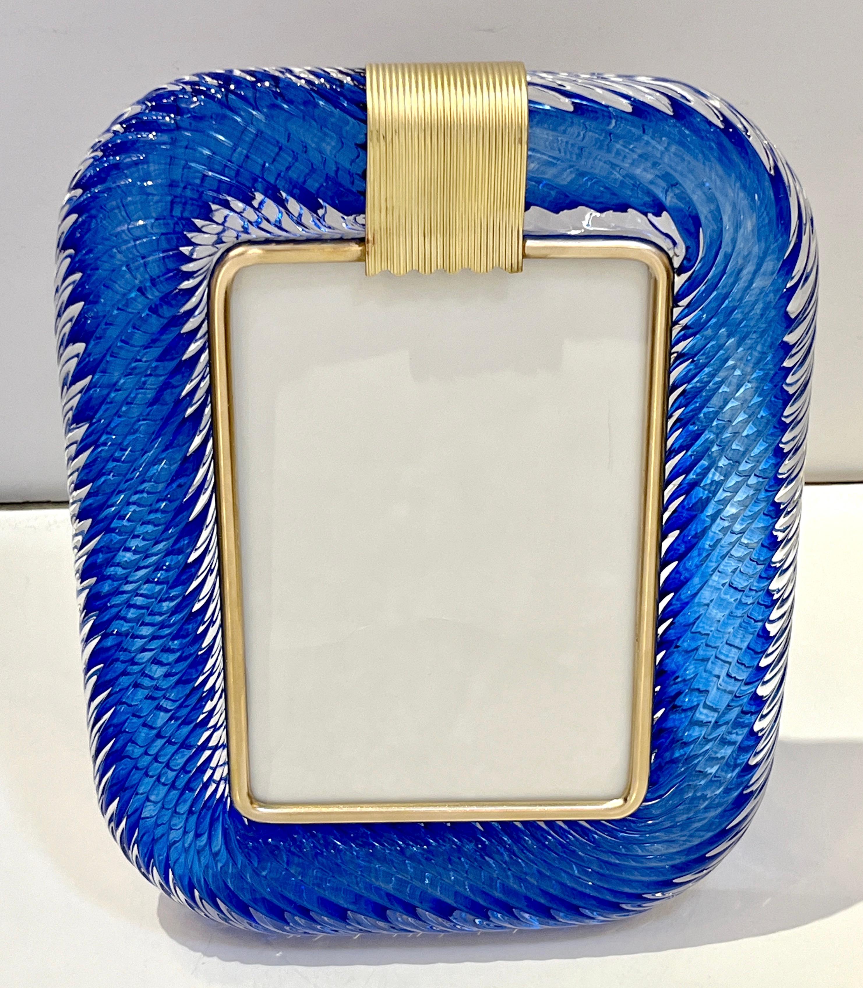 A sophisticated Venetian modern design vertical photo frame in thick blown Murano glass worked in a luscious deep blue jewel color, by Barovier Toso, signed piece. The elegant texture of the tightly twisted glass frame in the Torchon technique of