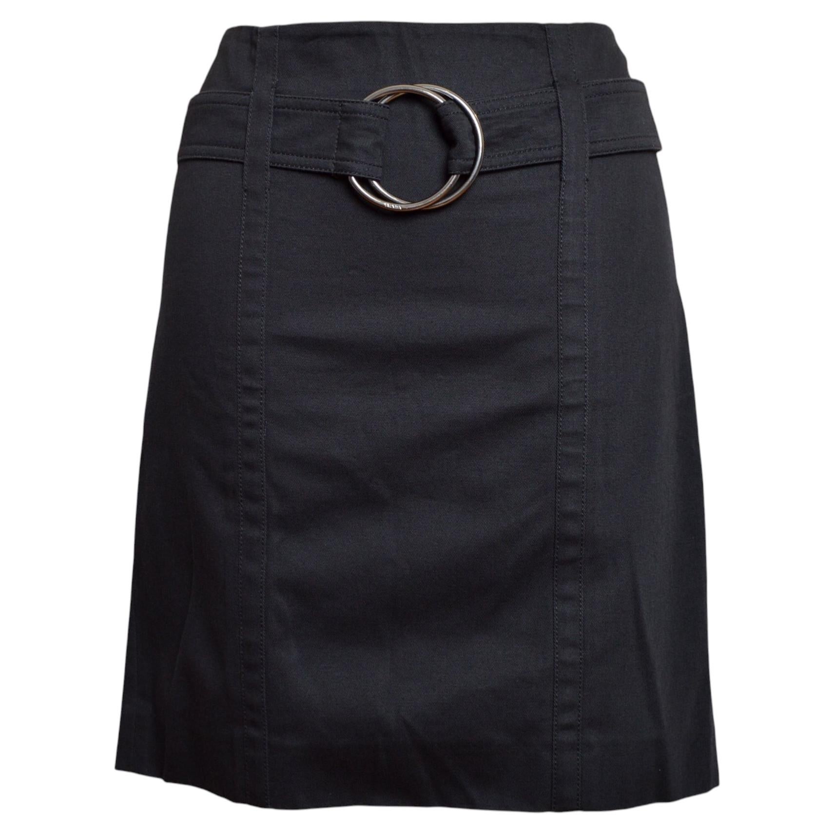 2000's Schwarzer PRADA Vintage Gürtelrock mit Rundschnalle in mittlerer Höhe