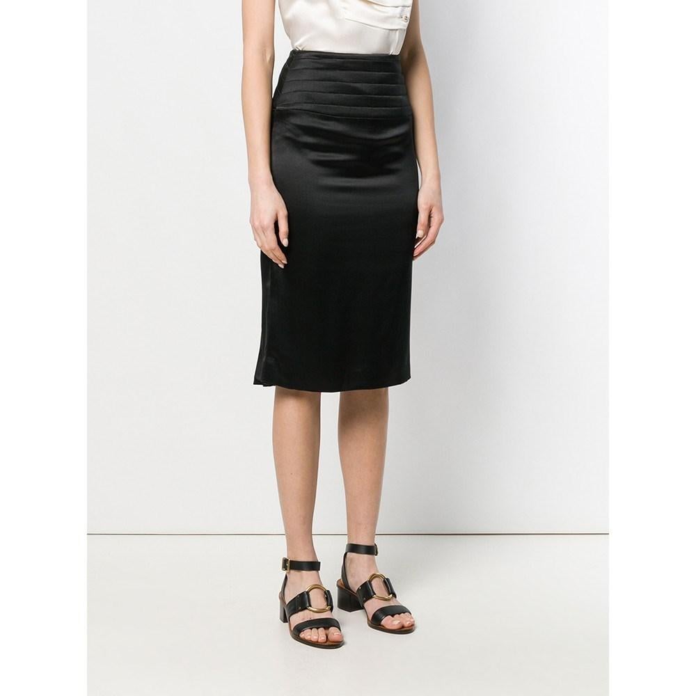 Black silk Chanel midi skirt. High waist with decorative stitchings, pleated details on the back and zip side closure.

Size: 38 FR

Linear measures
Height: 70 cm
Waist: 30 cm
Hips: 45 cm

Product code: A5138

Composition: Outer: 100% Silk
Lining:
