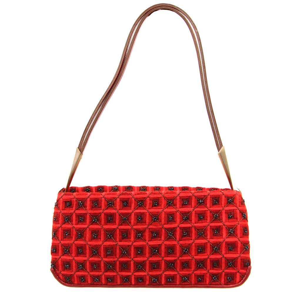 Lovely red wool handbag by Bottega Veneta featuring a leather top handle, gold hardware, logo lining, leather trimmings and an internal pocket.
The conditions are excellent.
Measurements:
12 cm x 26 cm x 5 cm
handle drop: 24 cm


