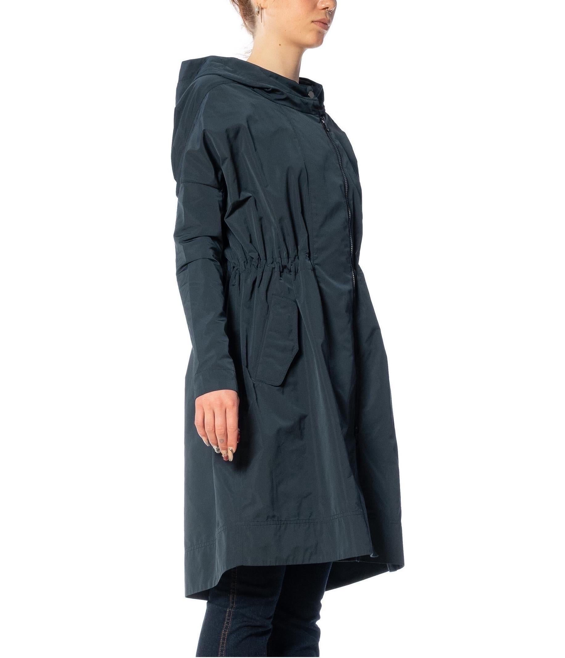 2000S BRUNELLO CUCINELLI Navy Blue Poly & Silk Rain Jacket With Elastic Waist For Sale 7