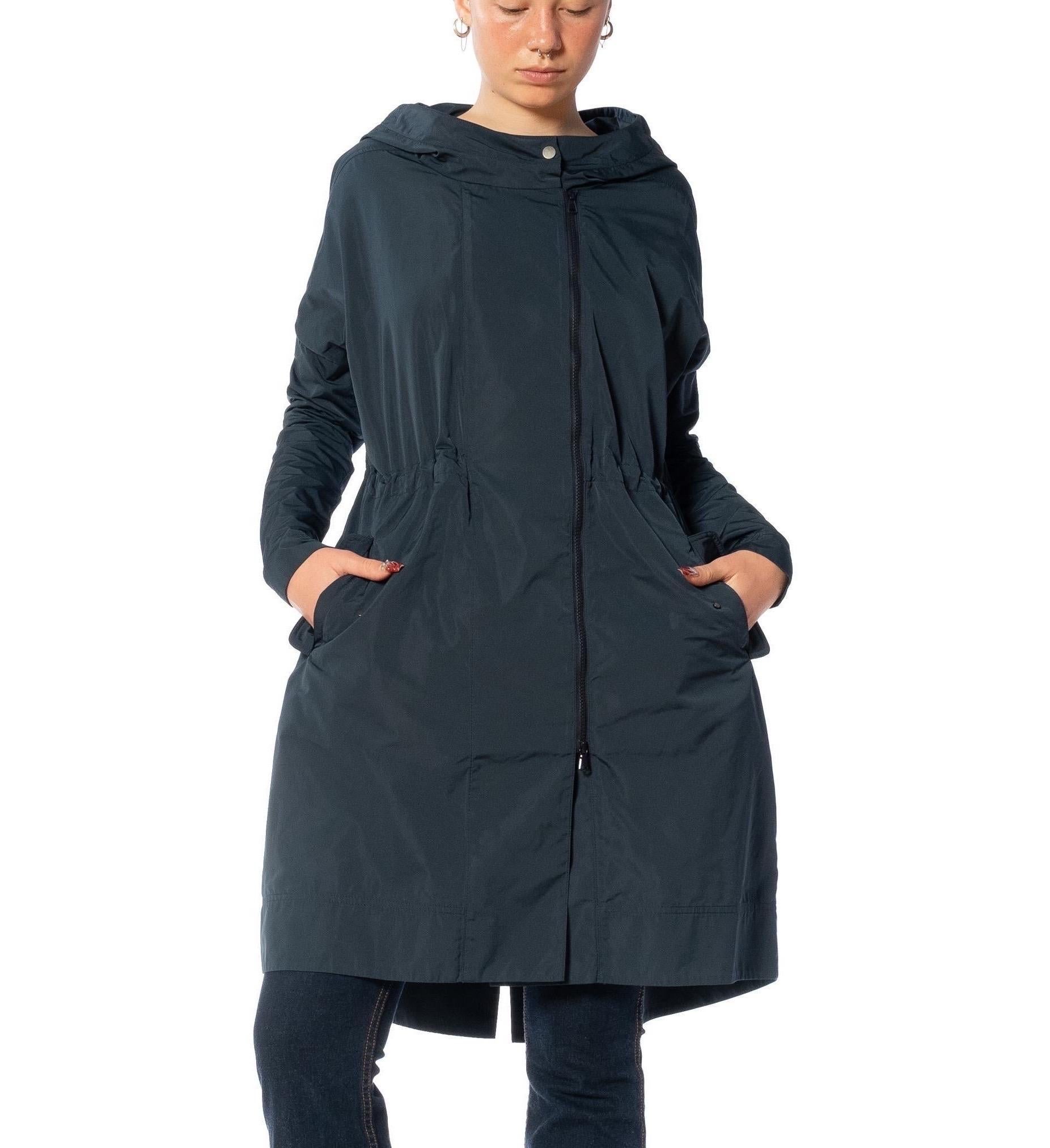 2000S BRUNELLO CUCINELLI Navy Blue Poly & Silk Rain Jacket With Elastic Waist For Sale 3