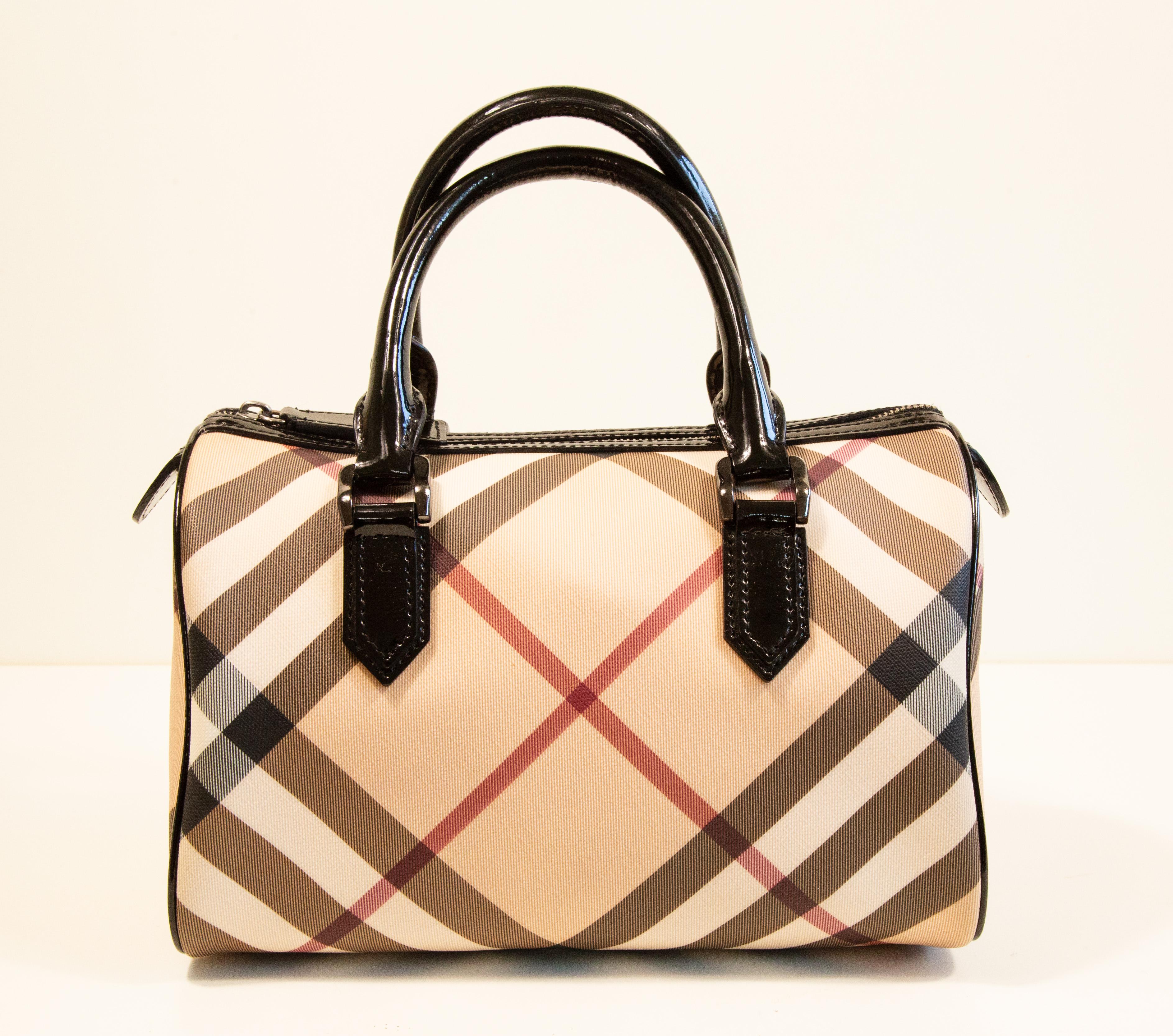 2000s Burberry Bowling Bag in Nova Check Coated Canvas In Good Condition In Arnhem, NL