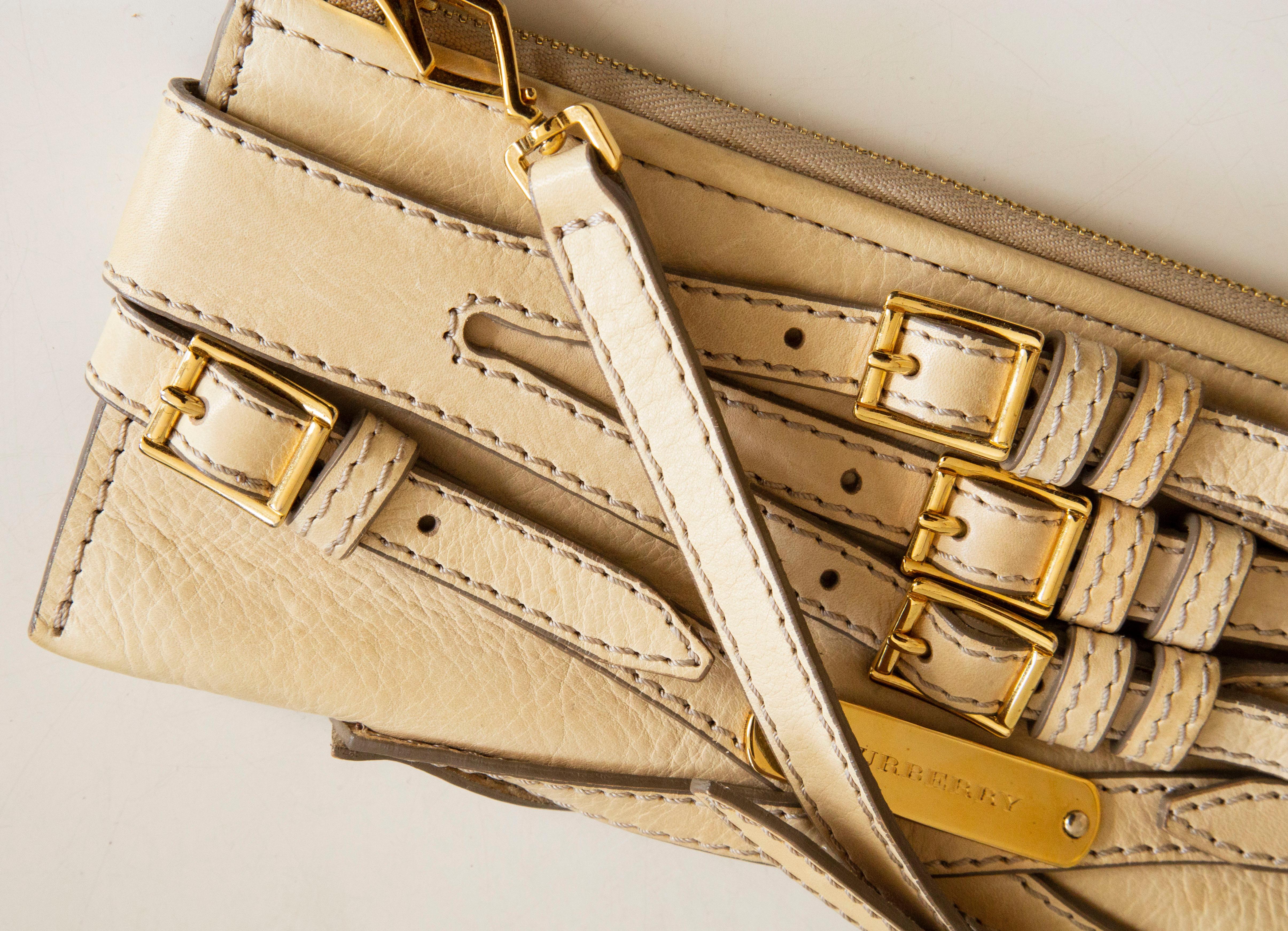 2000s Burberry Bridle Beige Leather Clutch Shoulder Bag For Sale 7