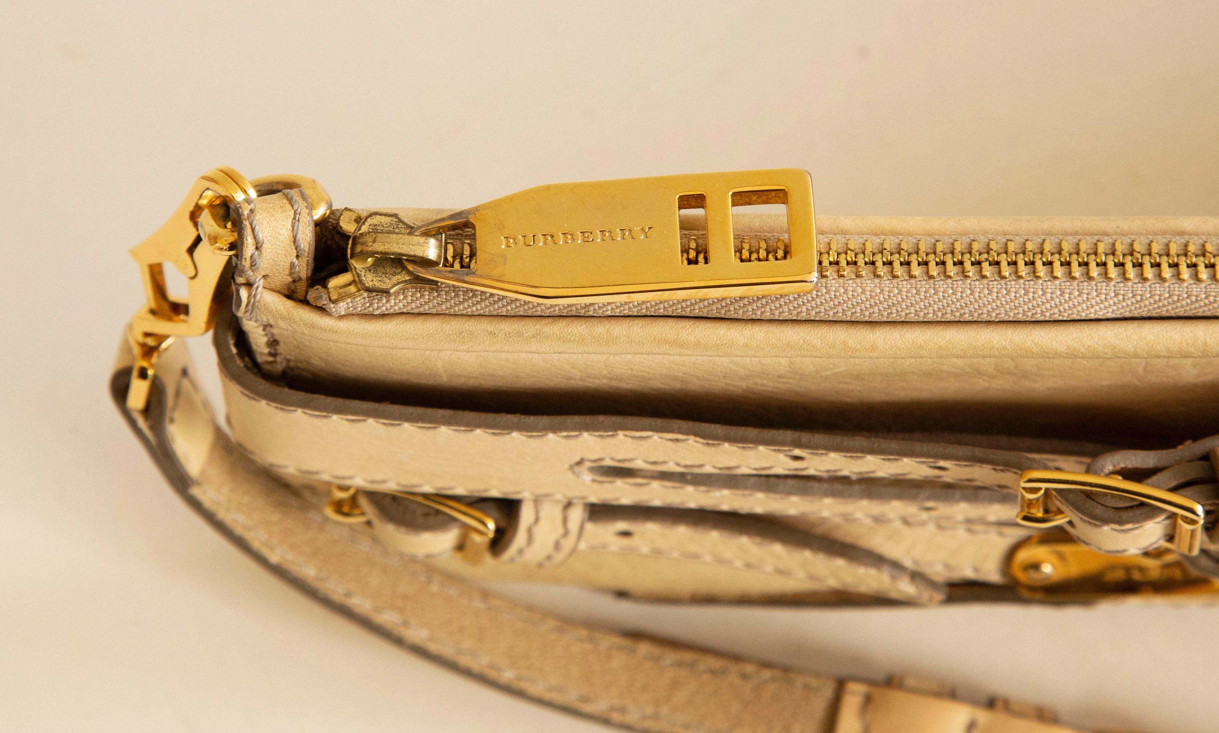 2000s Burberry Bridle Beige Leather Clutch Shoulder Bag For Sale 10