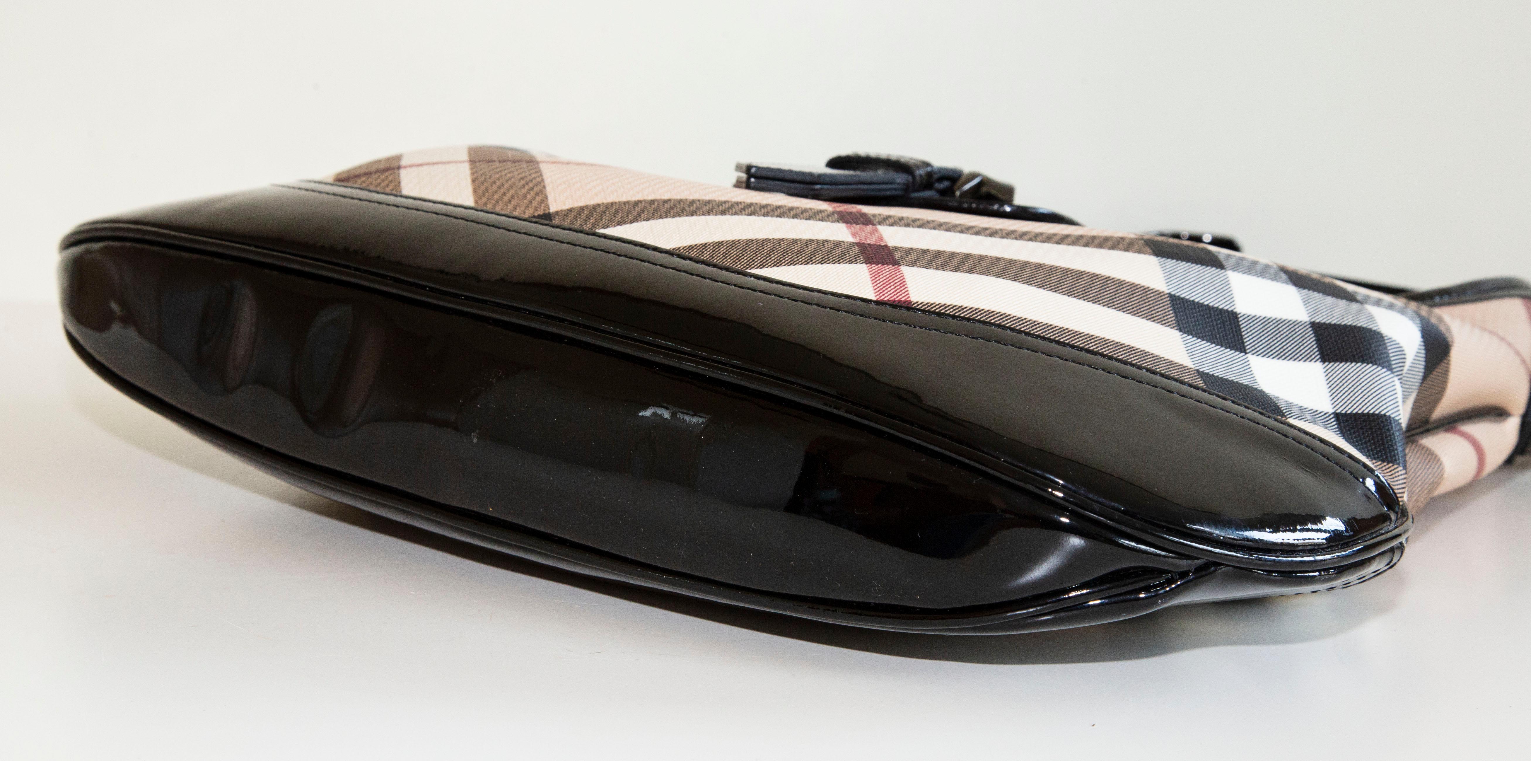 2000s Burberry Brook Nova Check PVC and Black Patent Leather Hobo Bag For Sale 2