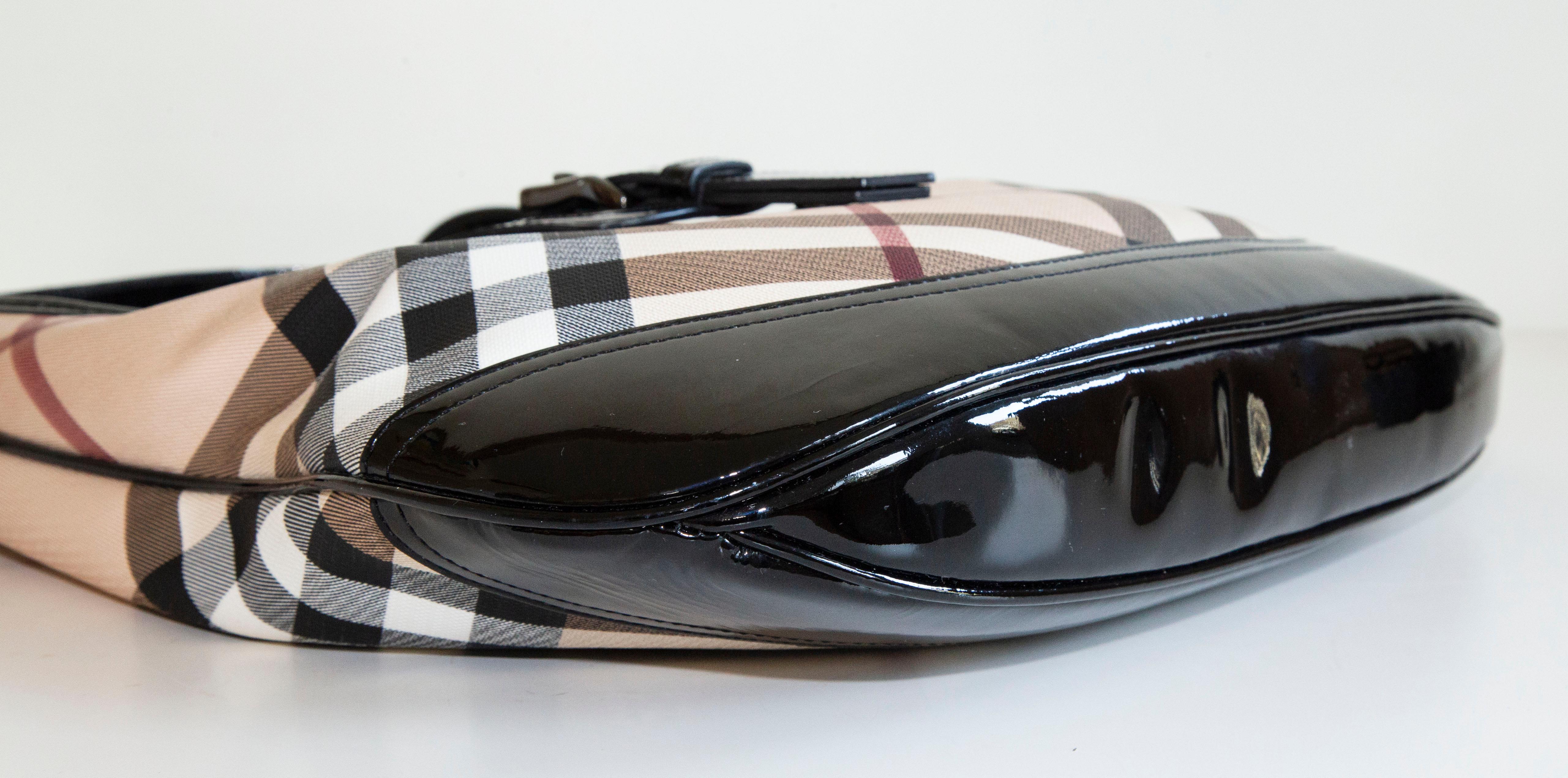 2000s Burberry Brook Nova Check PVC and Black Patent Leather Hobo Bag For Sale 3