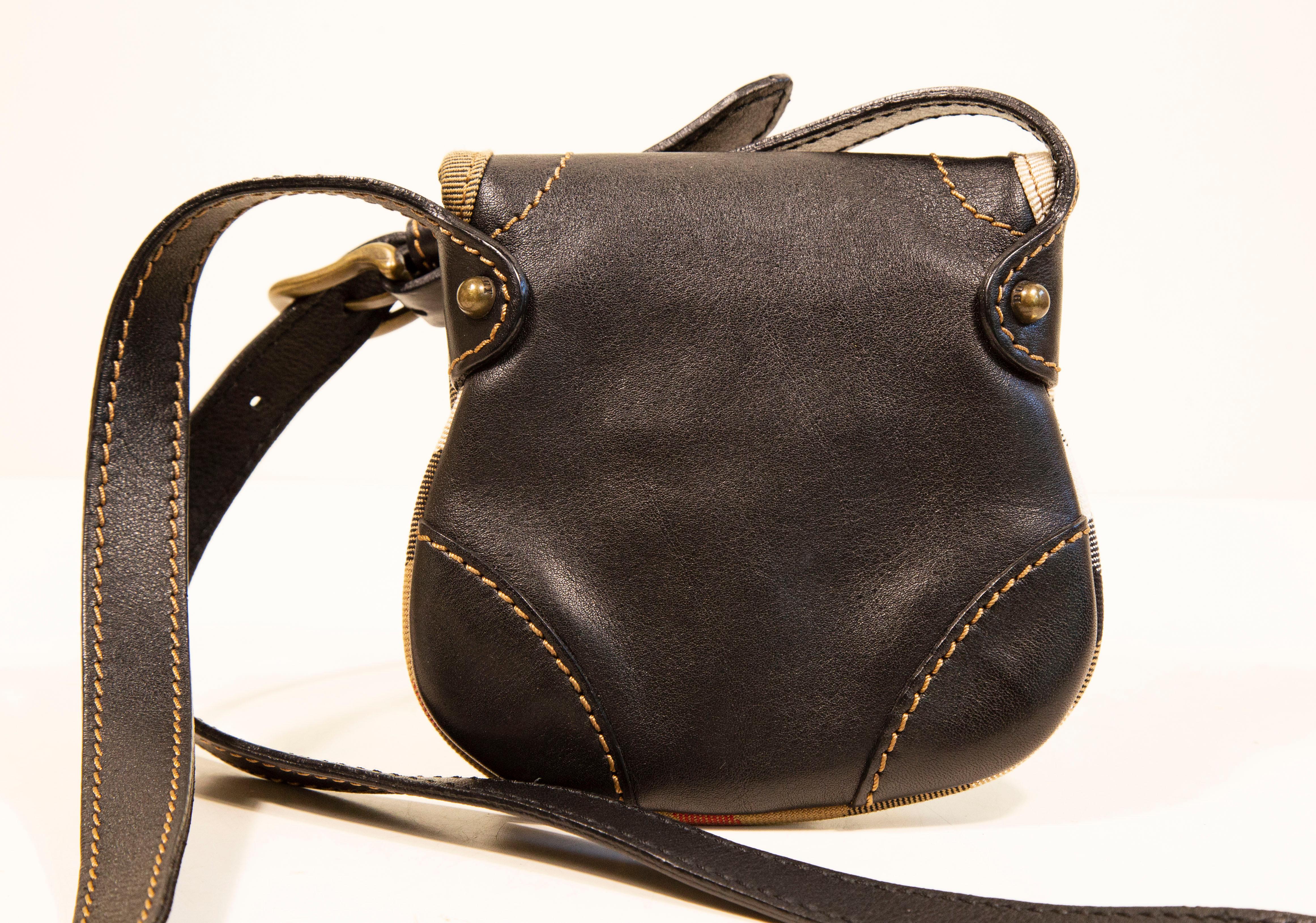 Mini bolso cruzado de piel marrón Burberry de los años 2000 Negro en venta