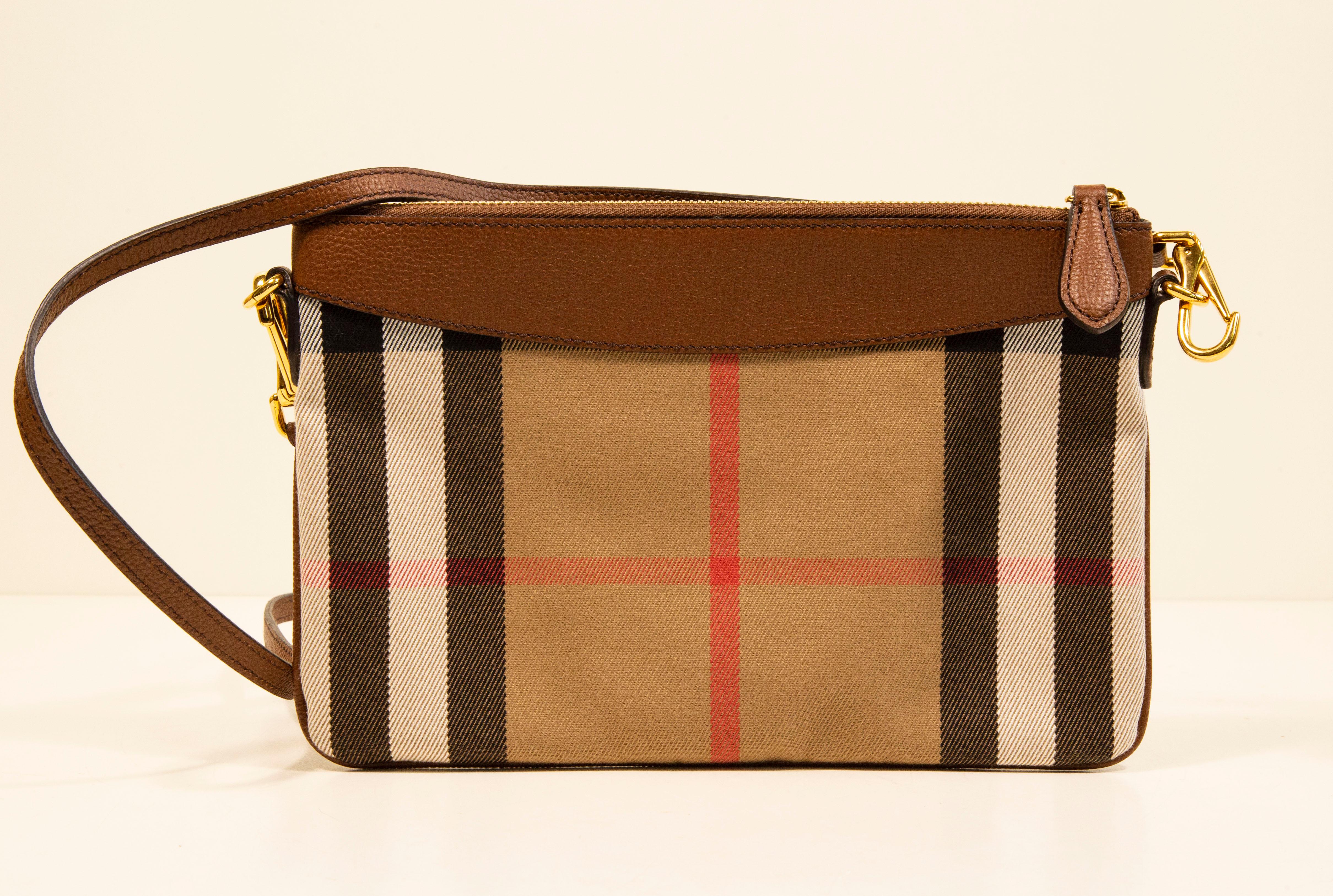 2000s Burberry Classic Check Canvas Crossbody Bag Clutch In Excellent Condition In Arnhem, NL