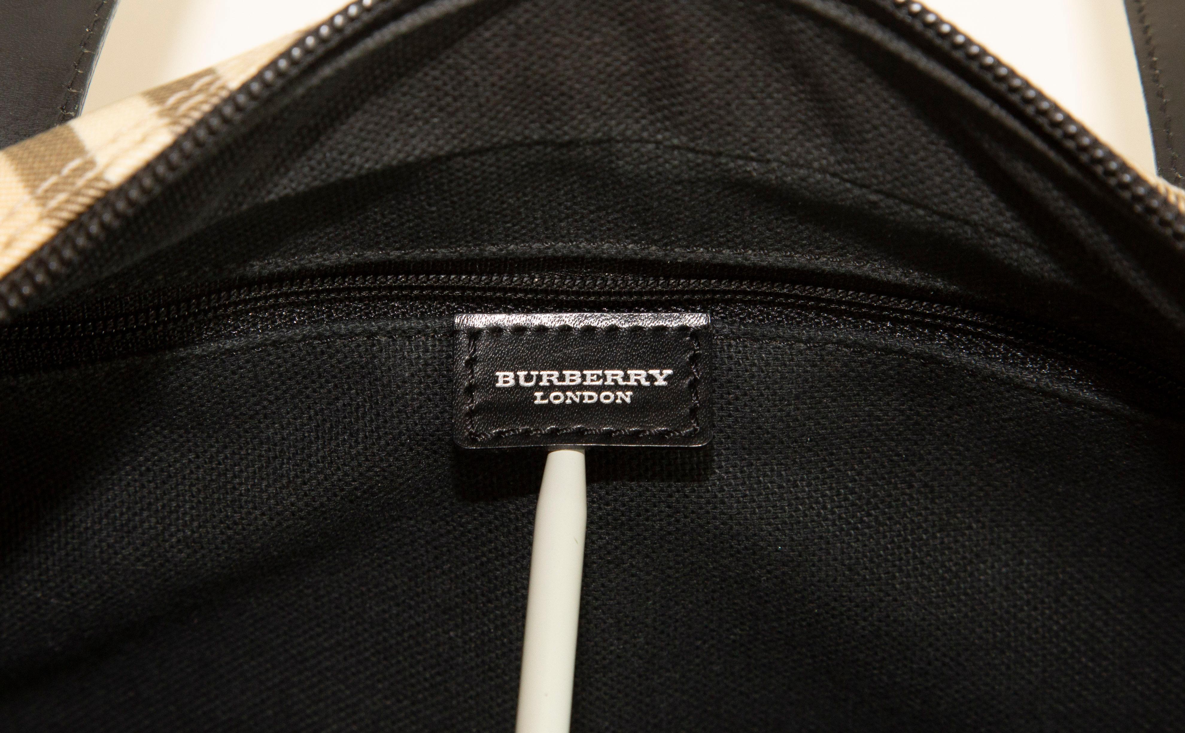 2000s Burberry Classic Check Shoulder Bag For Sale 9