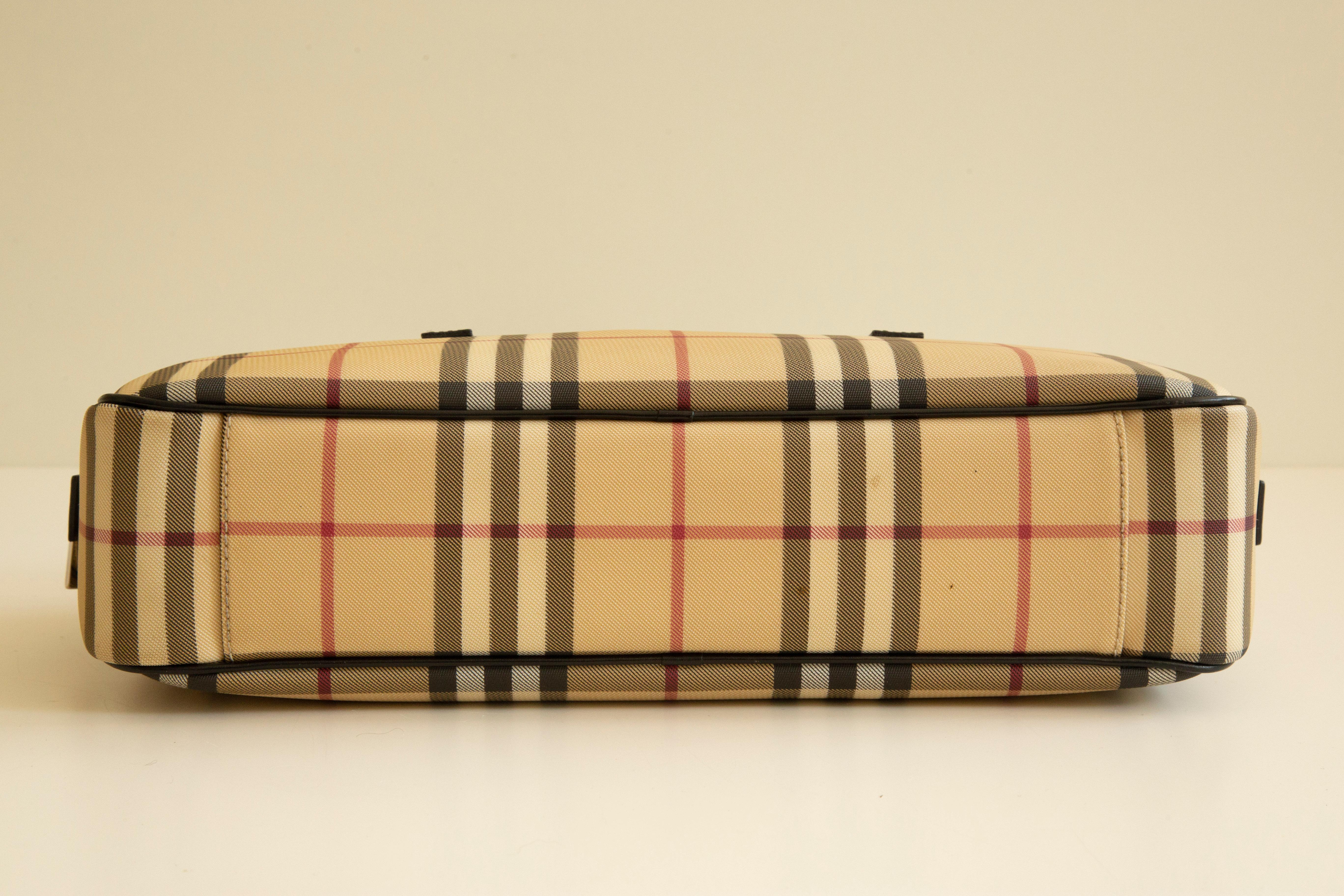 Women's or Men's 2000s Burberry Classic Check Shoulder Bag For Sale