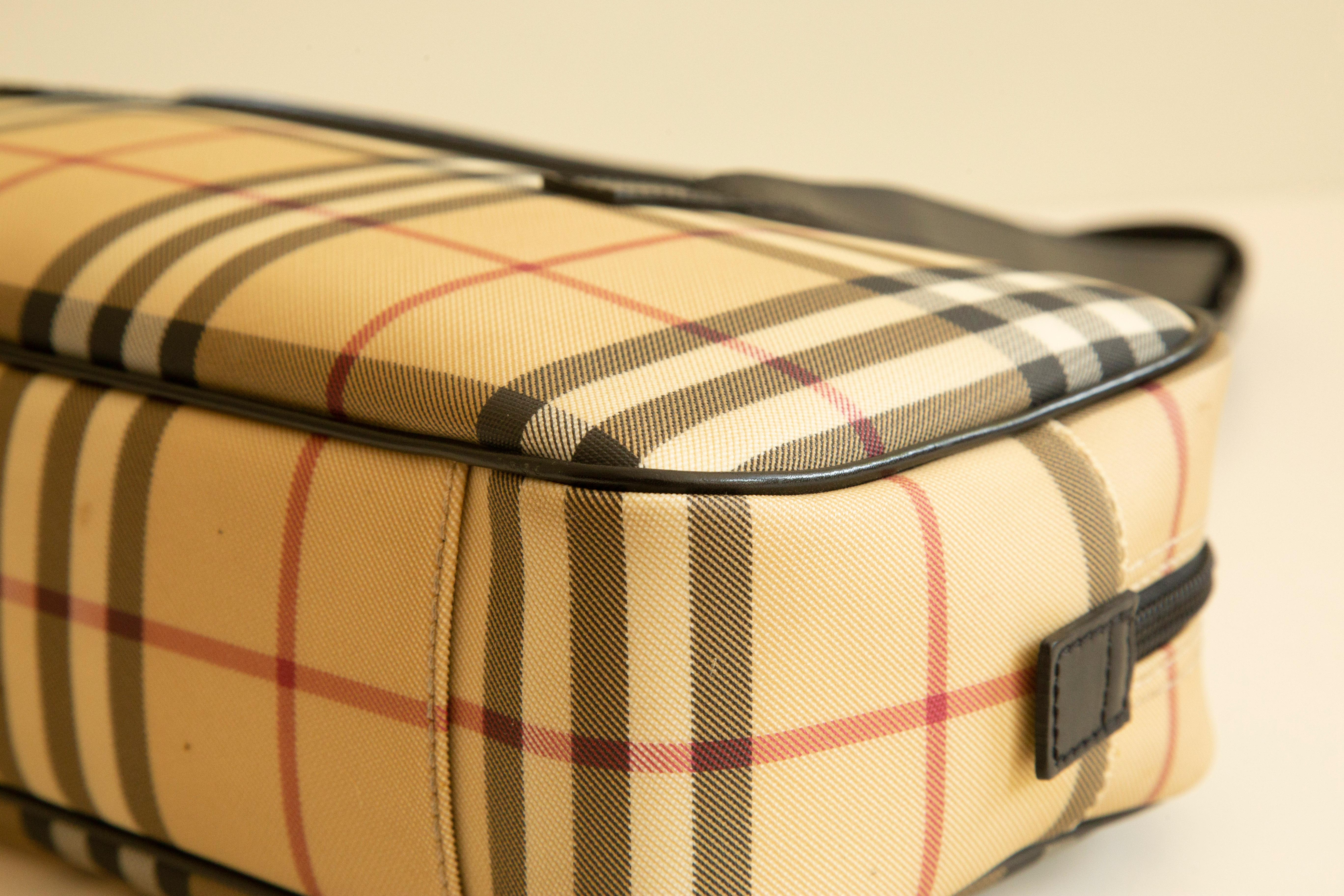 2000s Burberry Classic Check Shoulder Bag For Sale 1