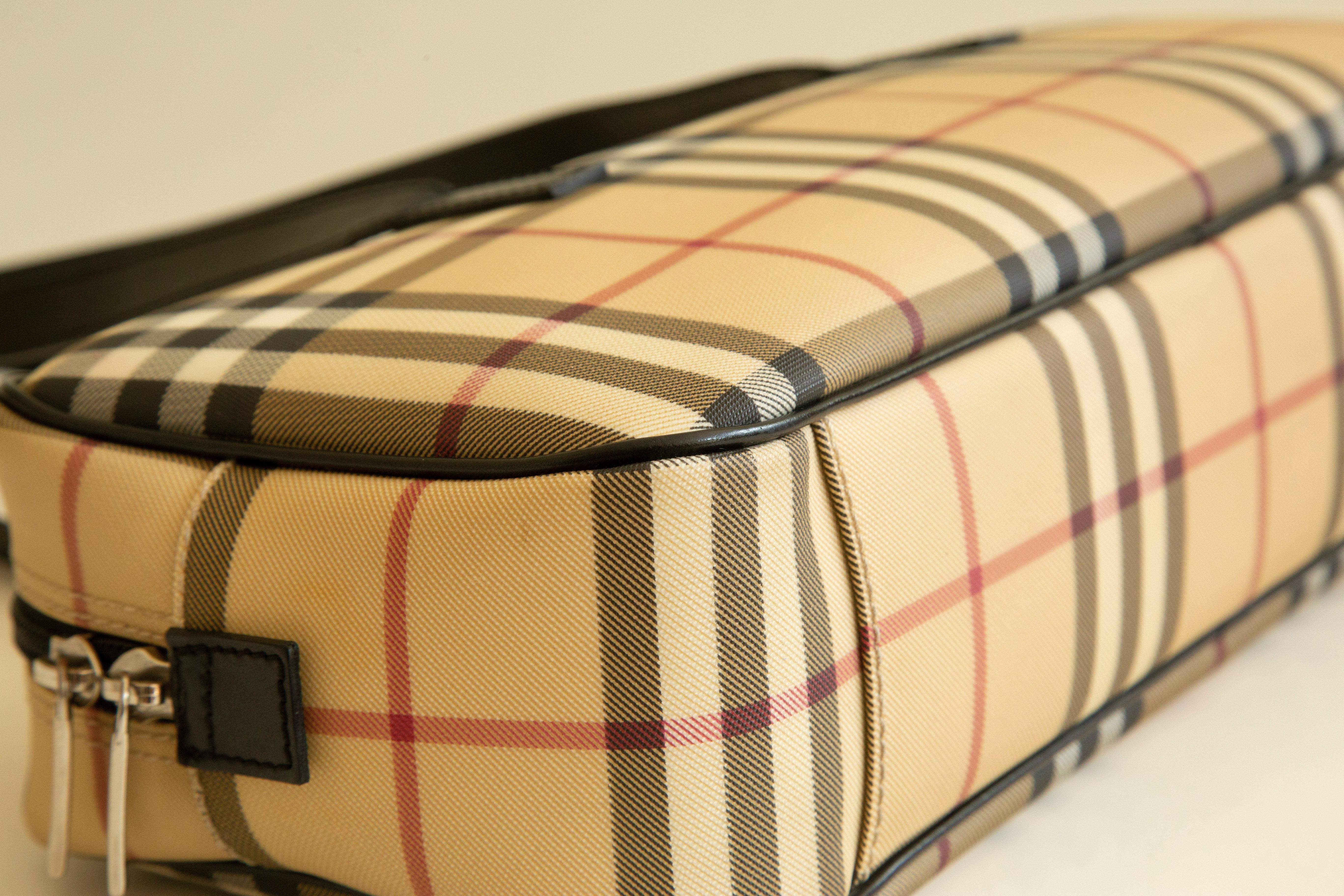 2000s Burberry Classic Check Shoulder Bag For Sale 2