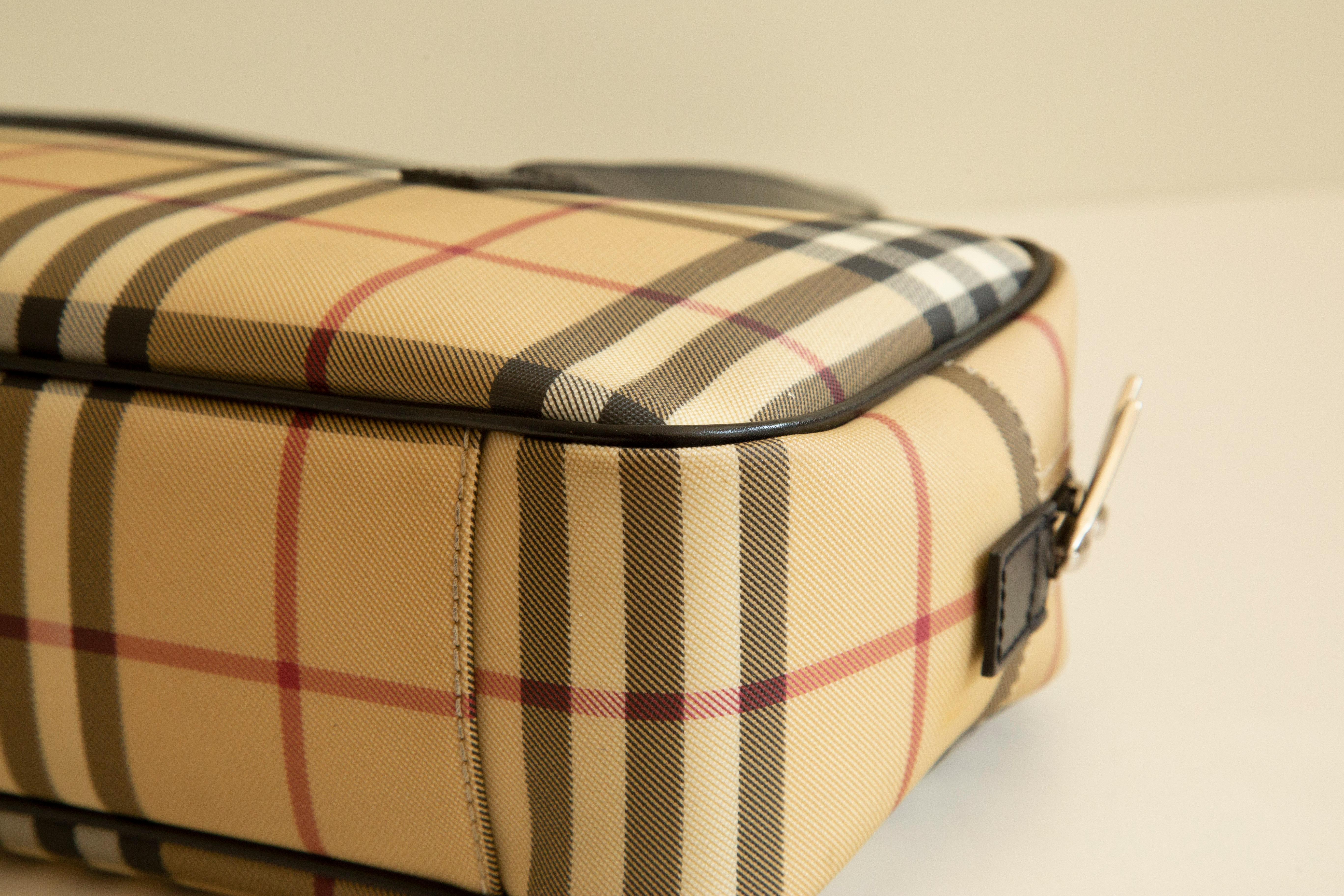 2000s Burberry Classic Check Shoulder Bag For Sale 3