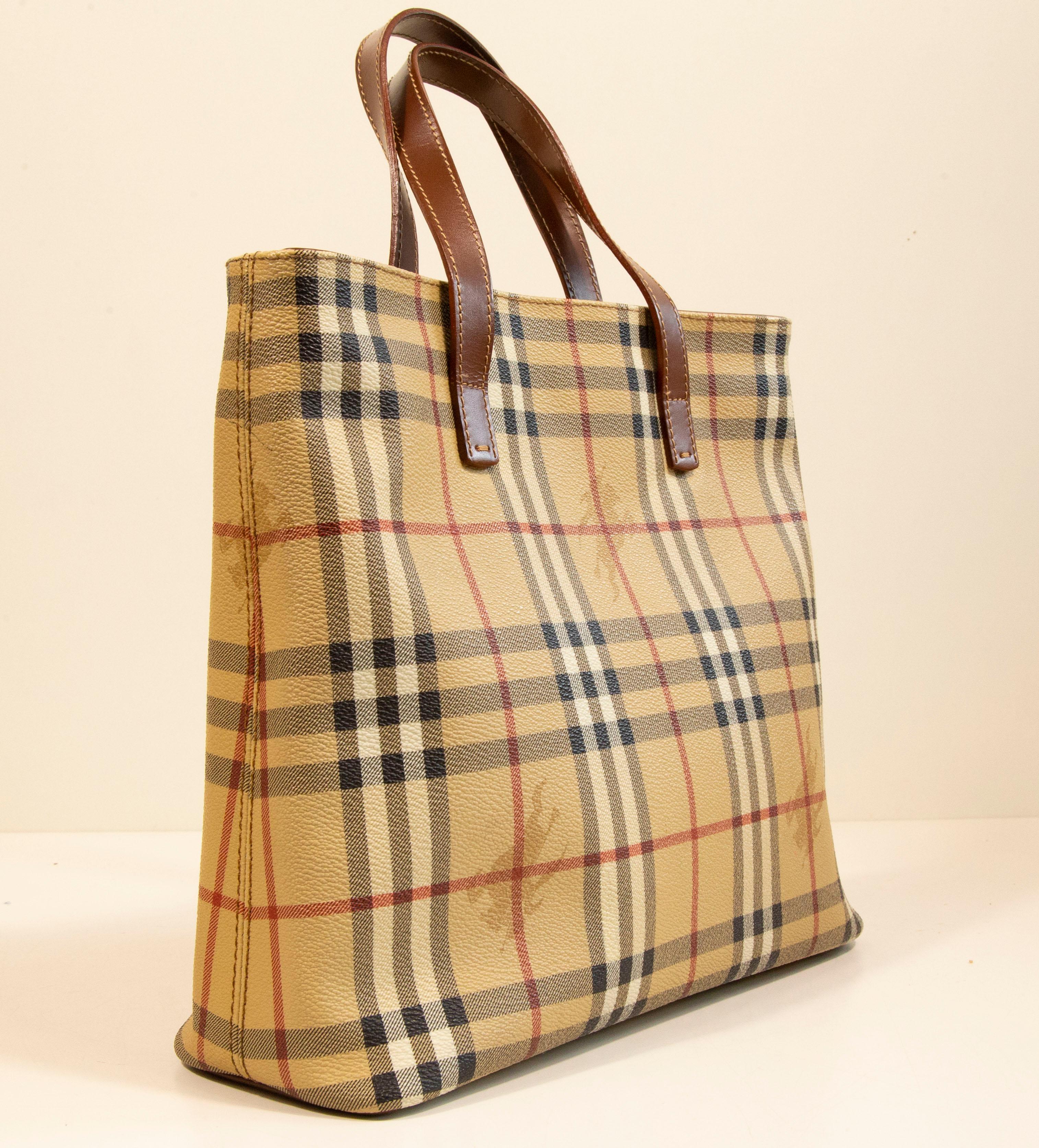 Marron 2000s Burberry Multicolor Vinyl Coated Canvas Top Handle Bag Shopper en vente