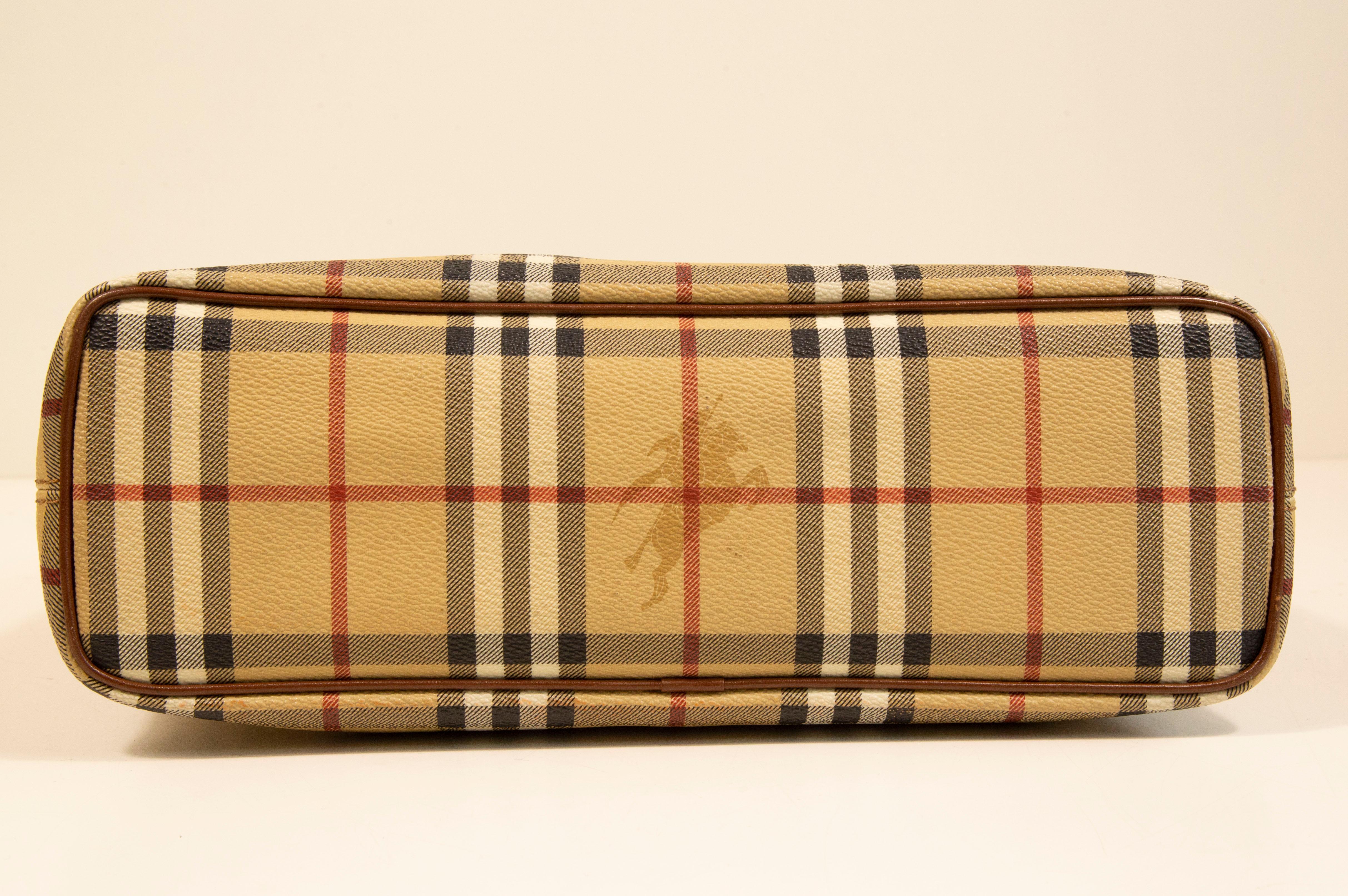 2000s Burberry Multicolor Vinyl Coated Canvas Top Handle Bag Shopper Unisexe en vente