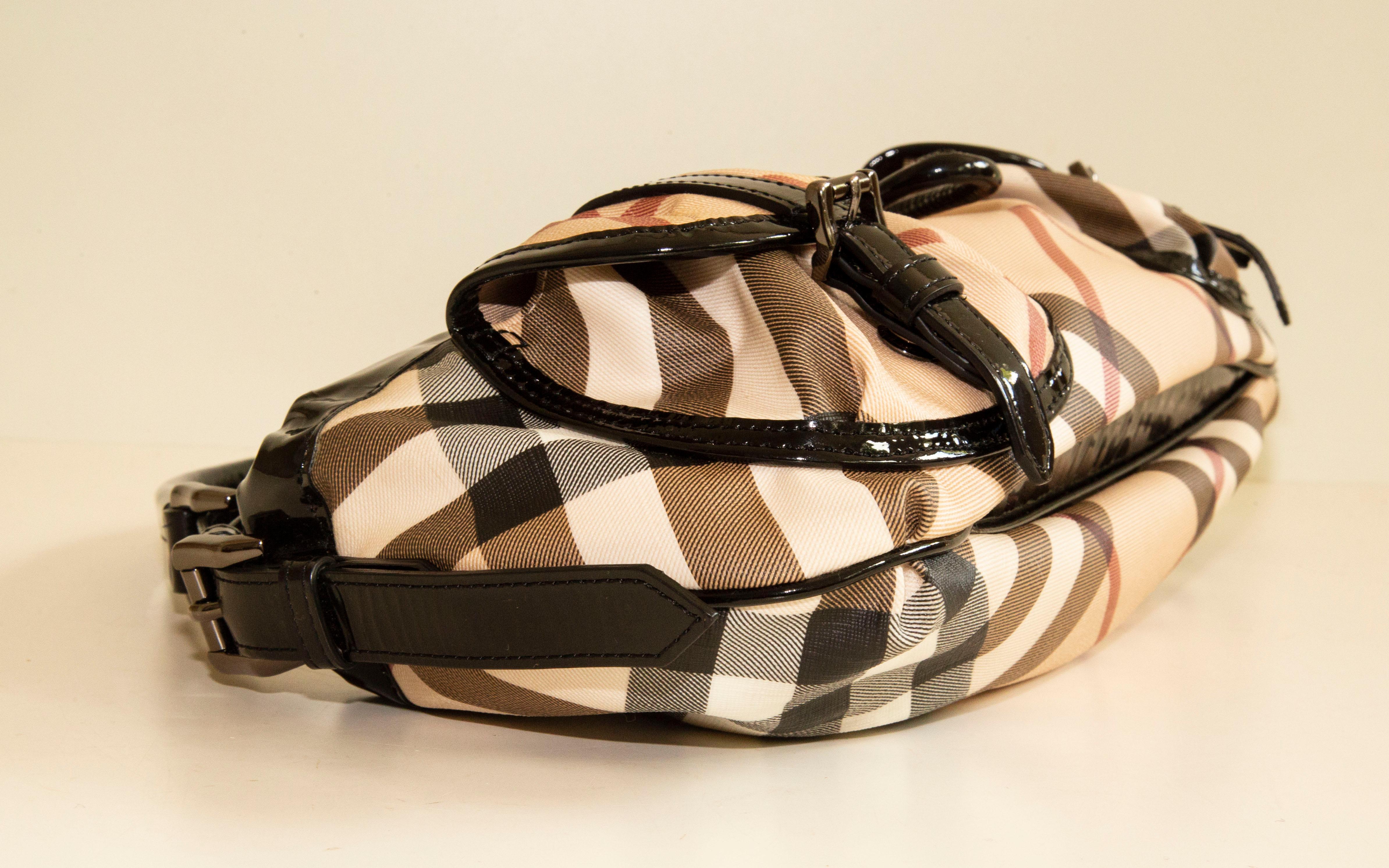 2000s Burberry Nova Check Coated Canvas Shoulder Bag In Excellent Condition For Sale In Arnhem, NL