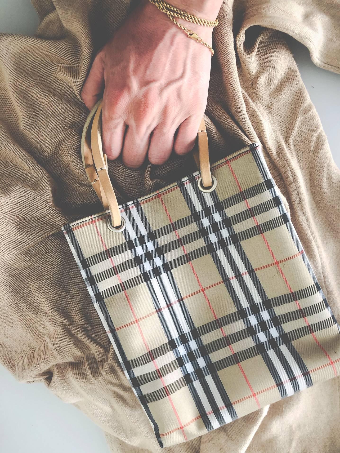 Burberry's Nova Check mini tote bag, leather handles, magnetic closure, one inside zipped pocket, canvas lining, leather, PVC, Made in Italy

Condition: 2000s, vintage. excellent, new
Dimensions: 21cm x 18cm x 9cm