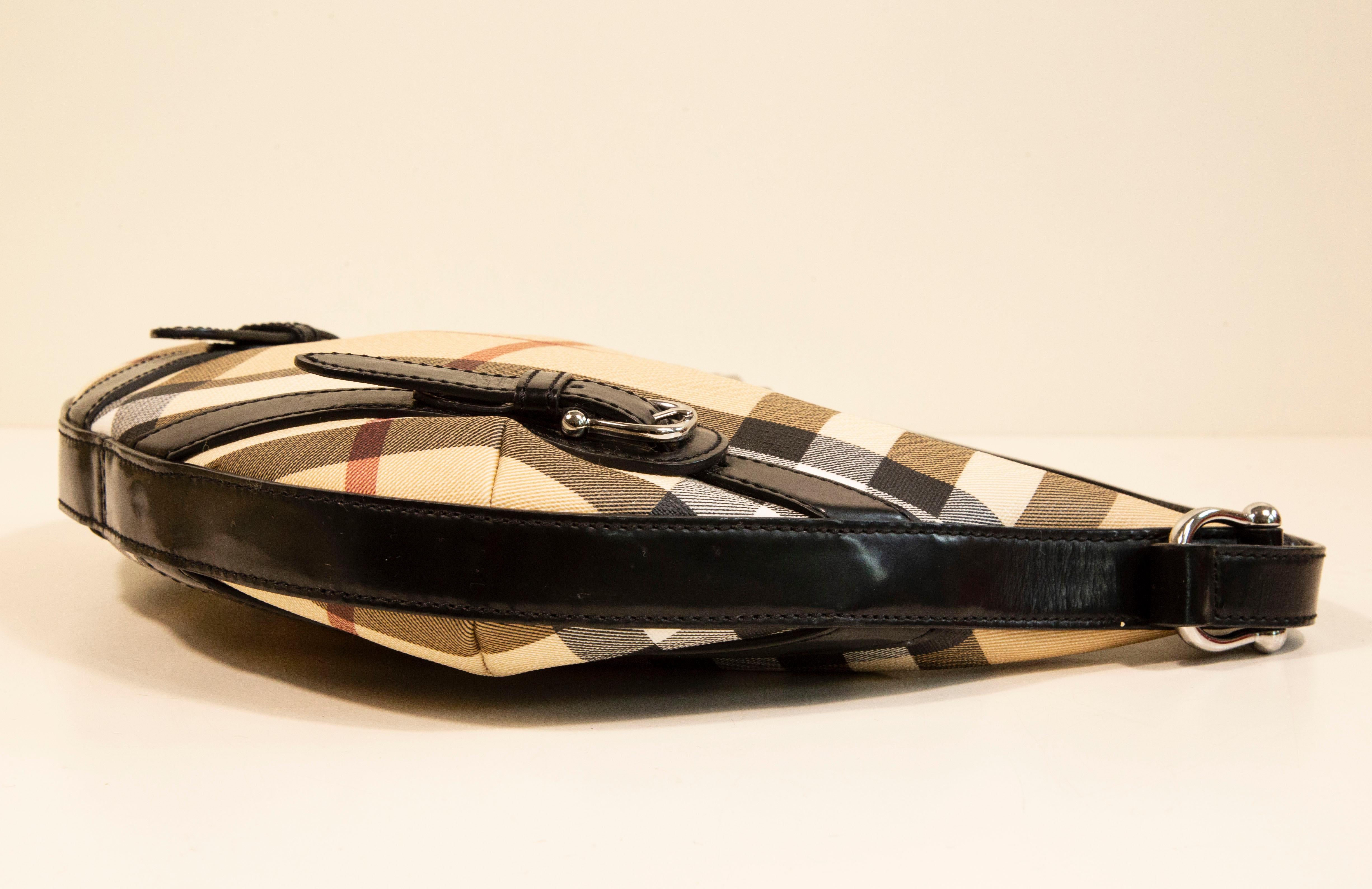2000s Burberry Nova Check PVC and Black Leather Hobo Bag For Sale 2