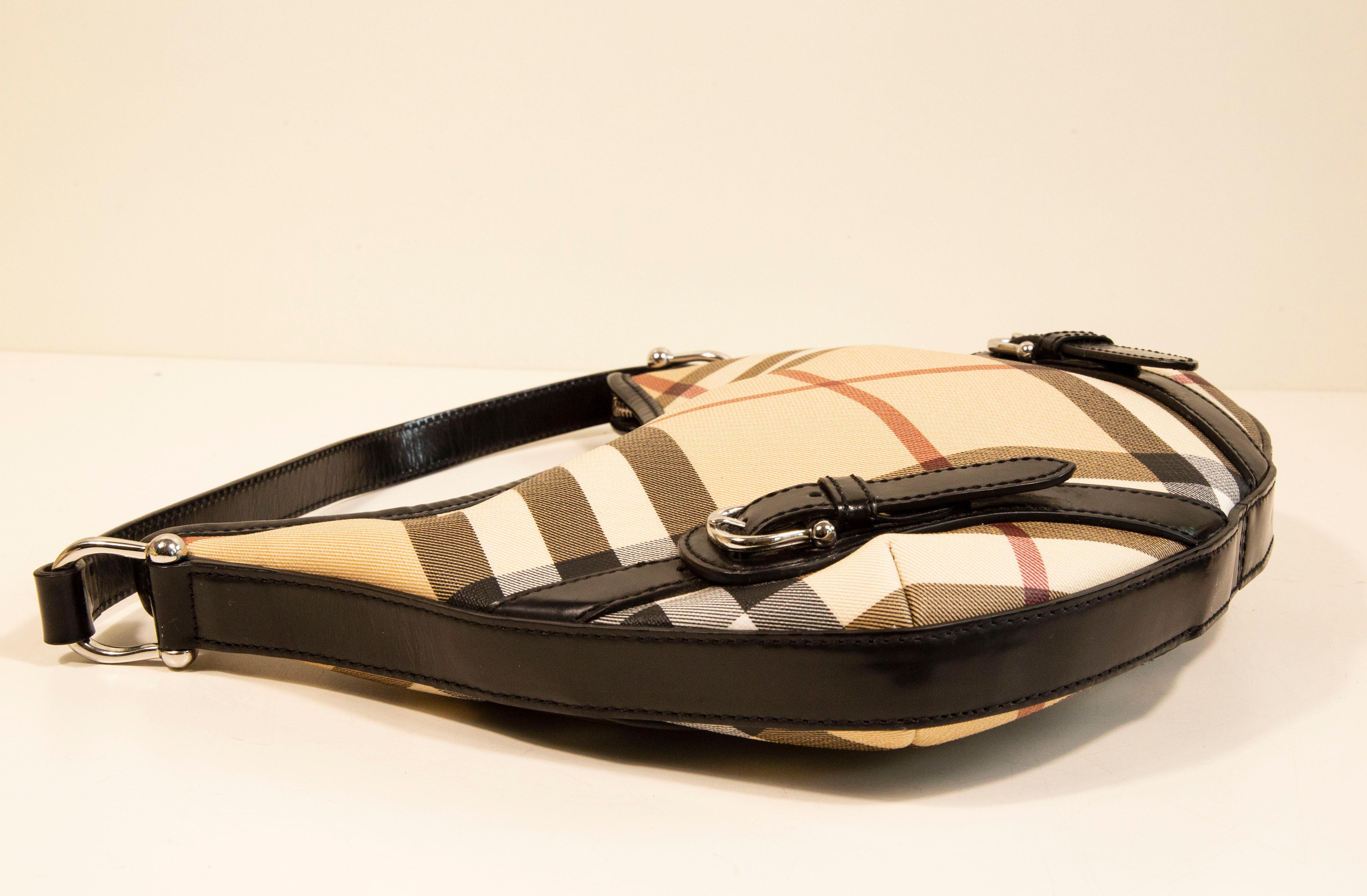 2000s Burberry Nova Check PVC and Black Leather Hobo Bag For Sale 3