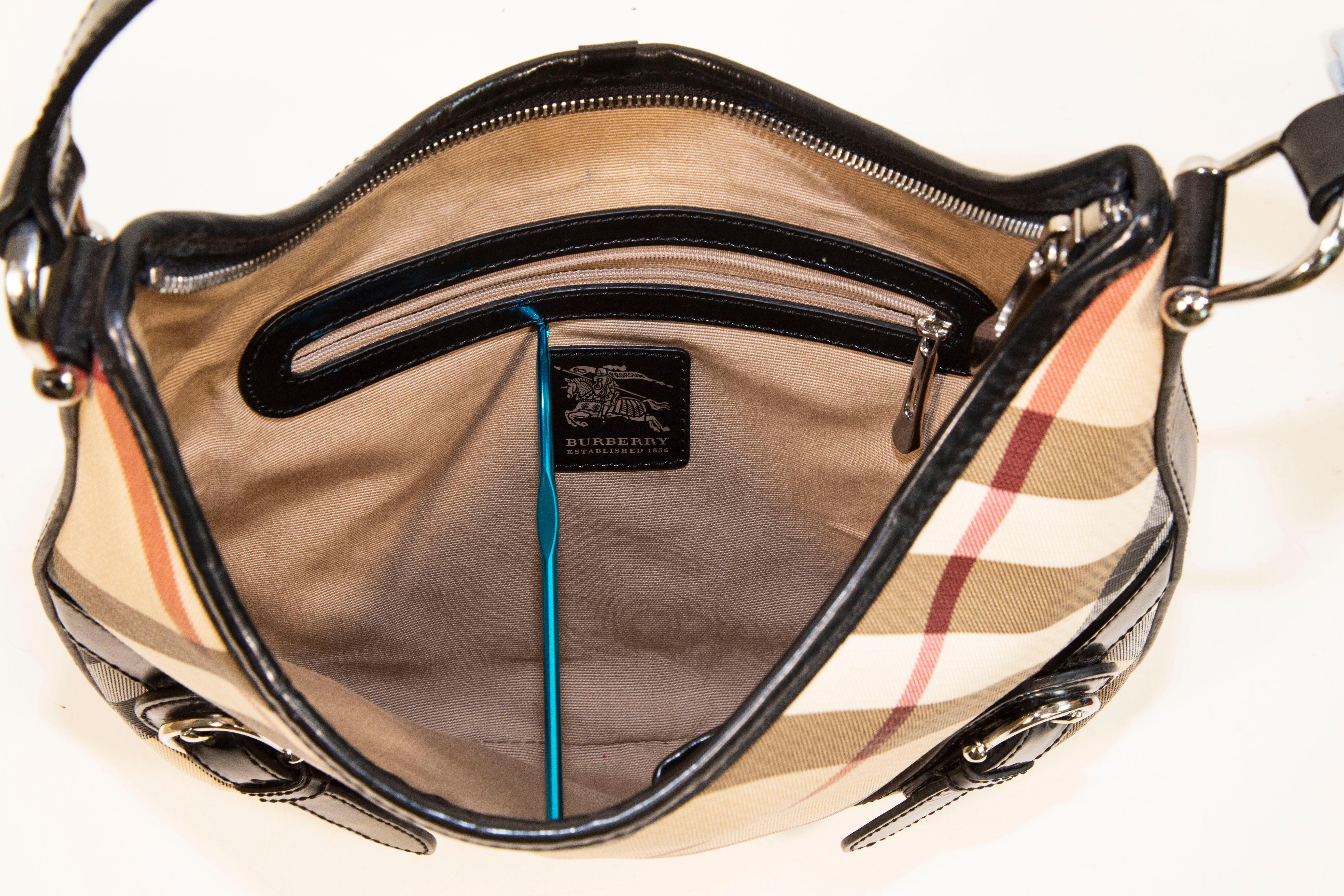 2000s Burberry Nova Check PVC and Black Leather Hobo Bag For Sale 4