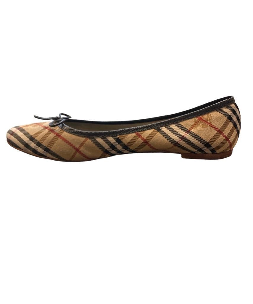2000S BURBERRY Plaid Flats Shoes In Excellent Condition For Sale In New York, NY