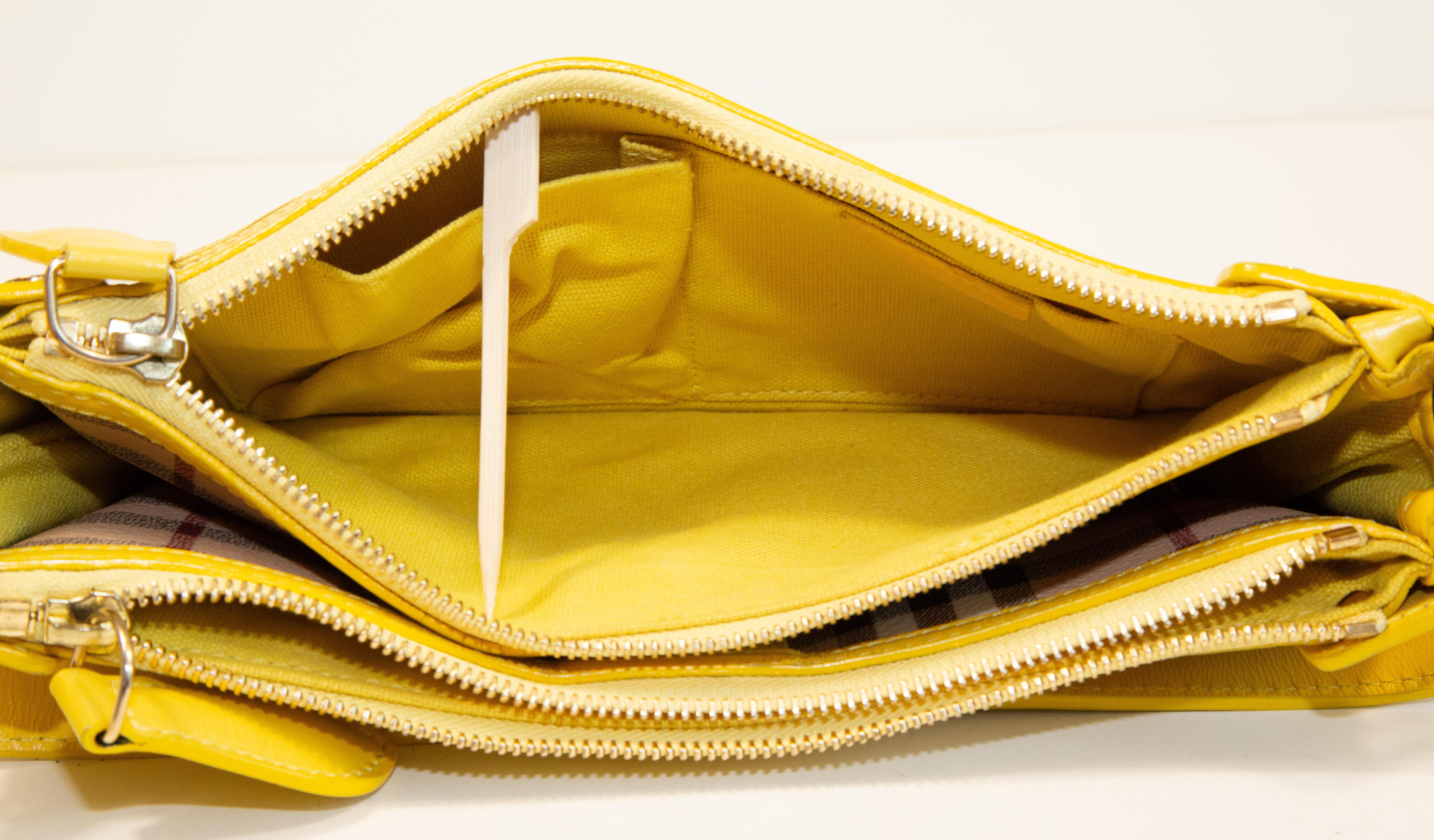 2000s Burberry Shoulder Bag/Clutch in PVC and Yellow Leather For Sale 8