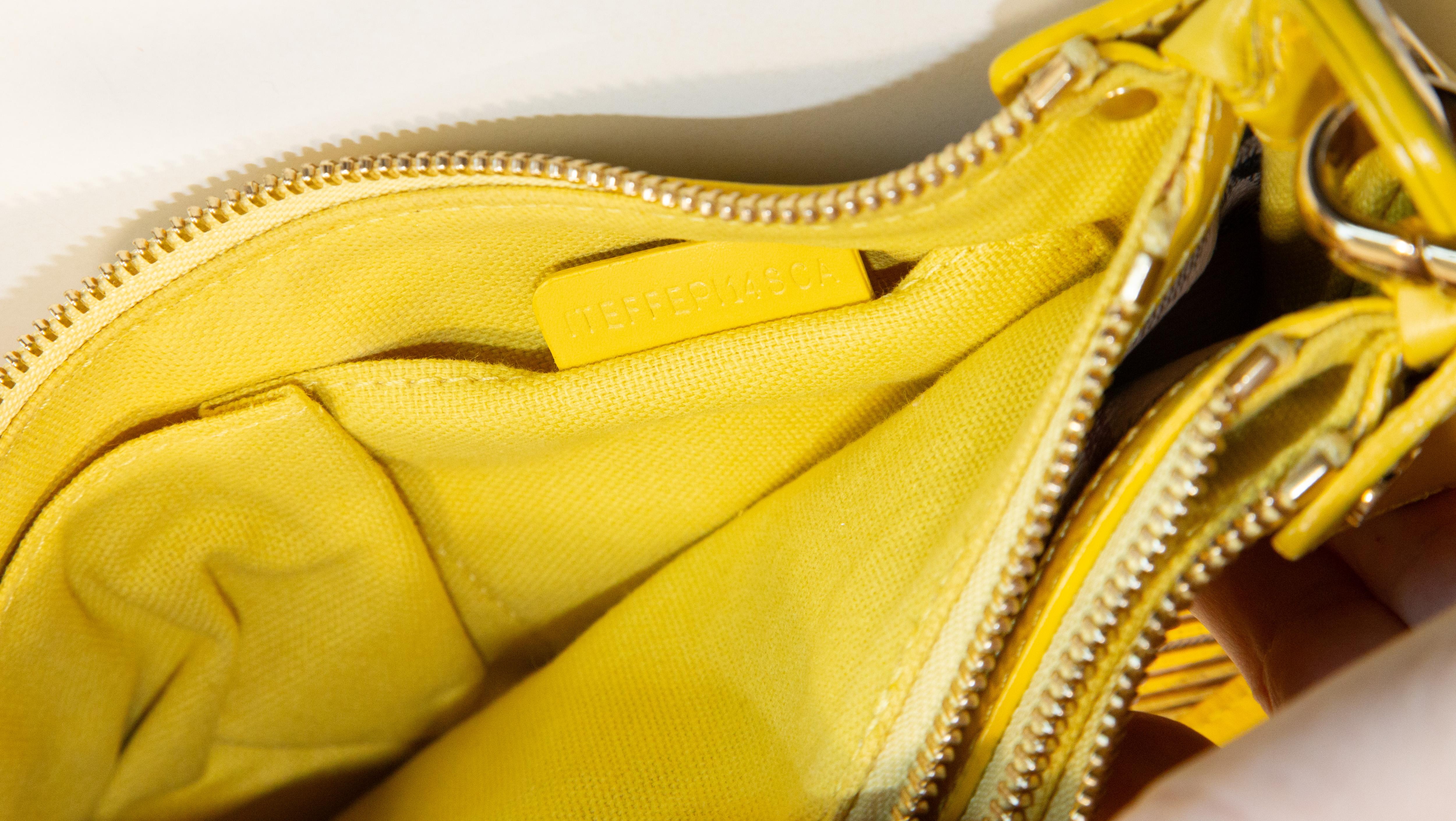 2000s Burberry Shoulder Bag/Clutch in PVC and Yellow Leather For Sale 10