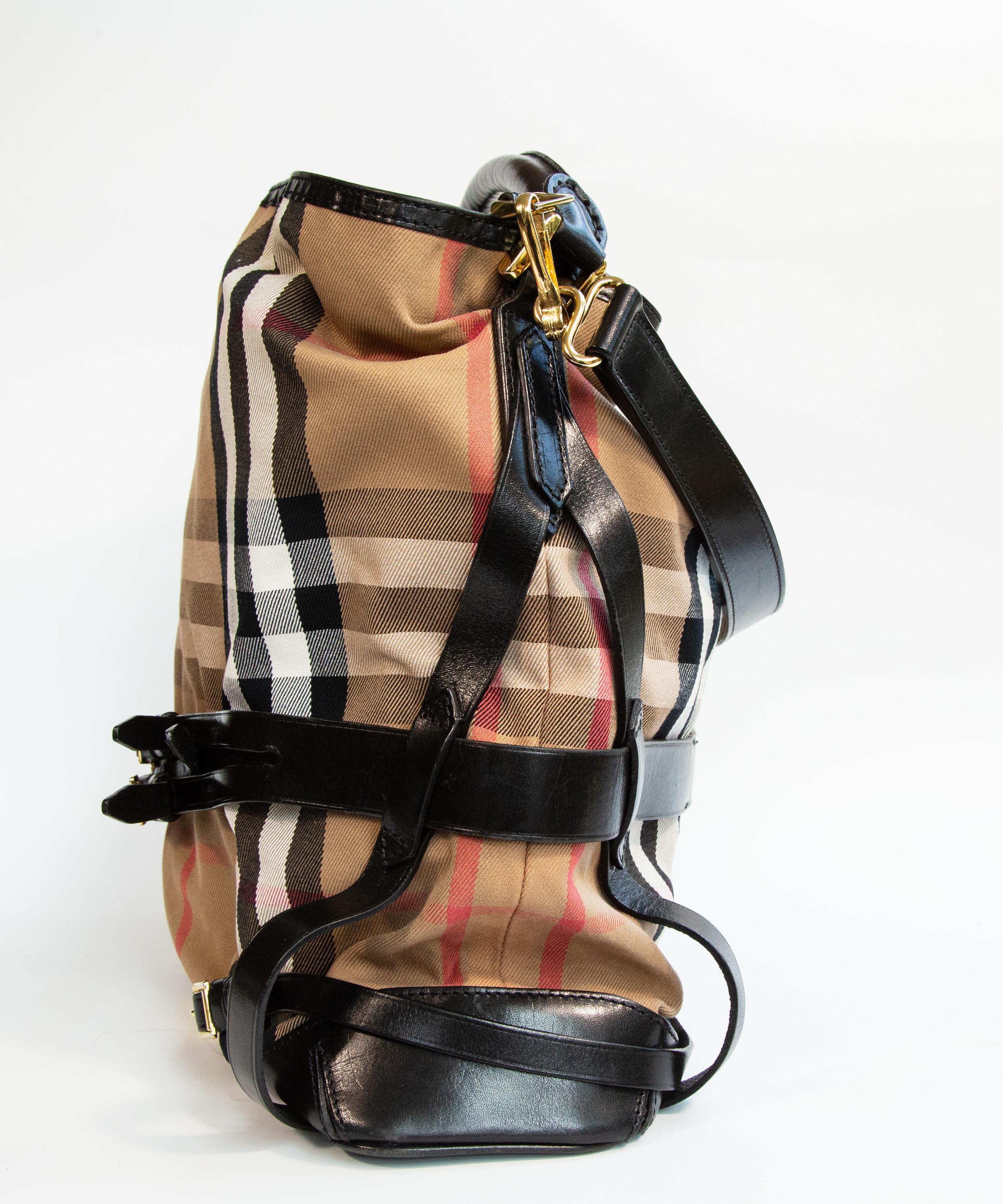 2000s Burberry Shoulder Bag in Multicolor Check Canvas In Good Condition For Sale In Arnhem, NL