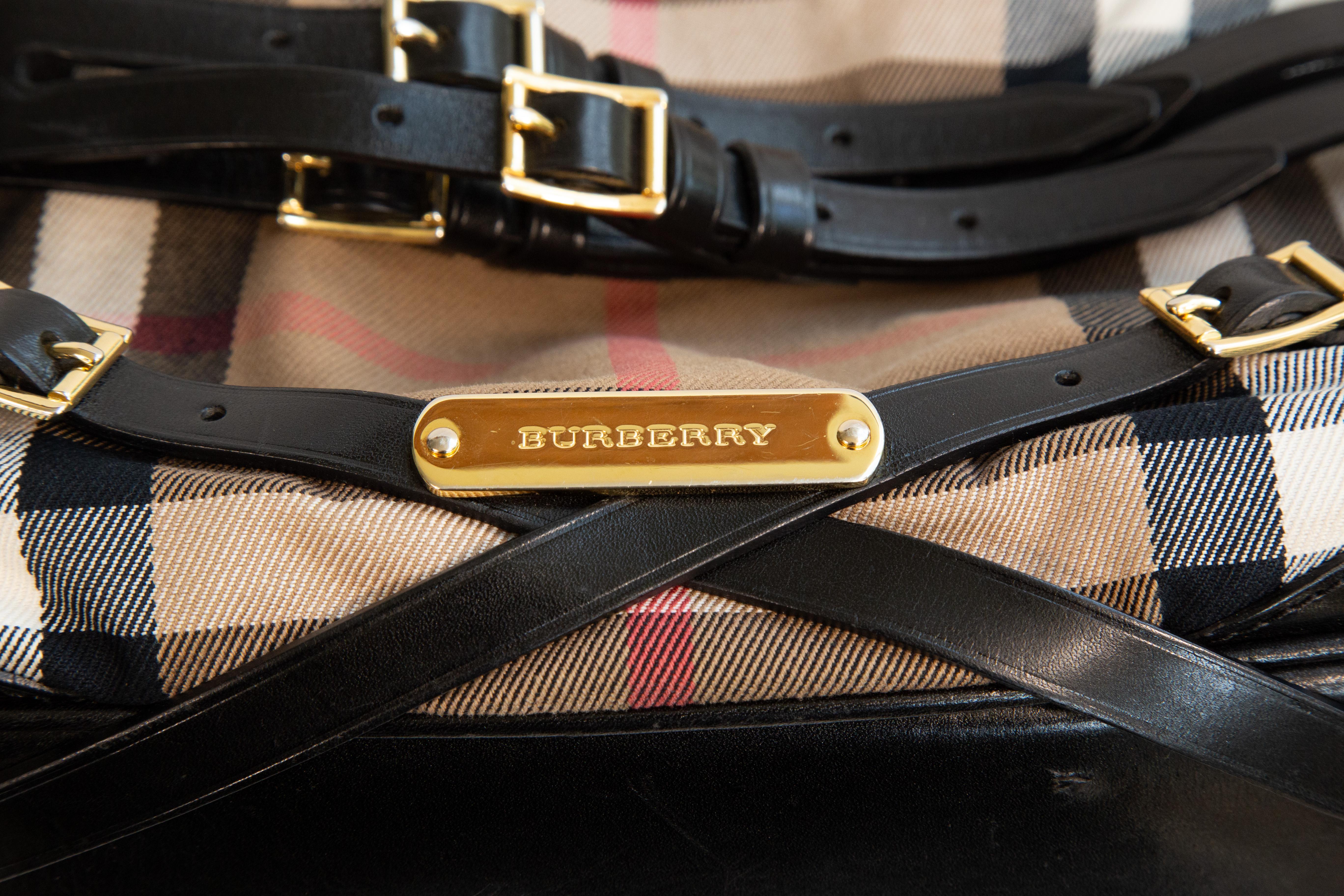2000s Burberry Shoulder Bag in Multicolor Check Canvas For Sale 4